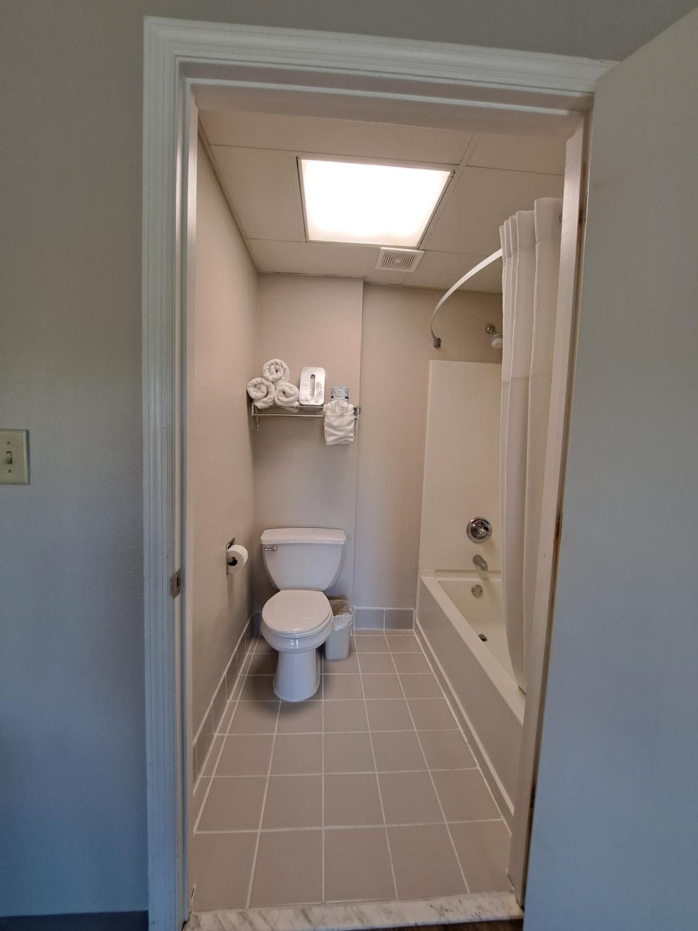 Days Inn & Suites by Wyndham Jekyll Island