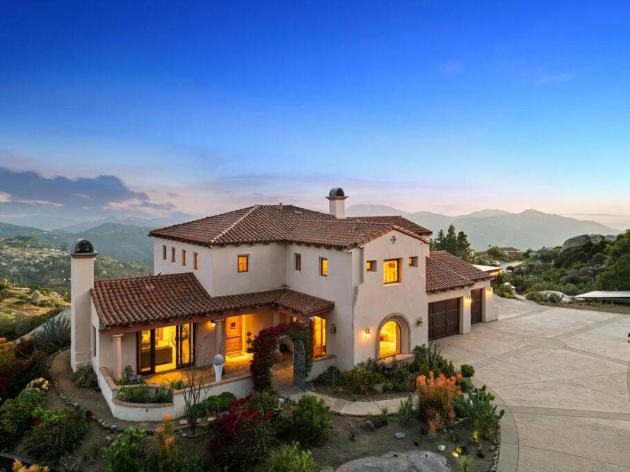 Mediterranean Haven with Views in Escondido