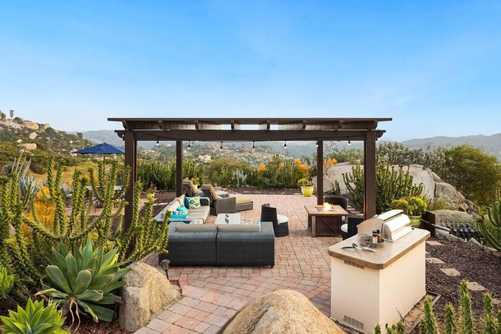 Mediterranean Haven with Views in Escondido