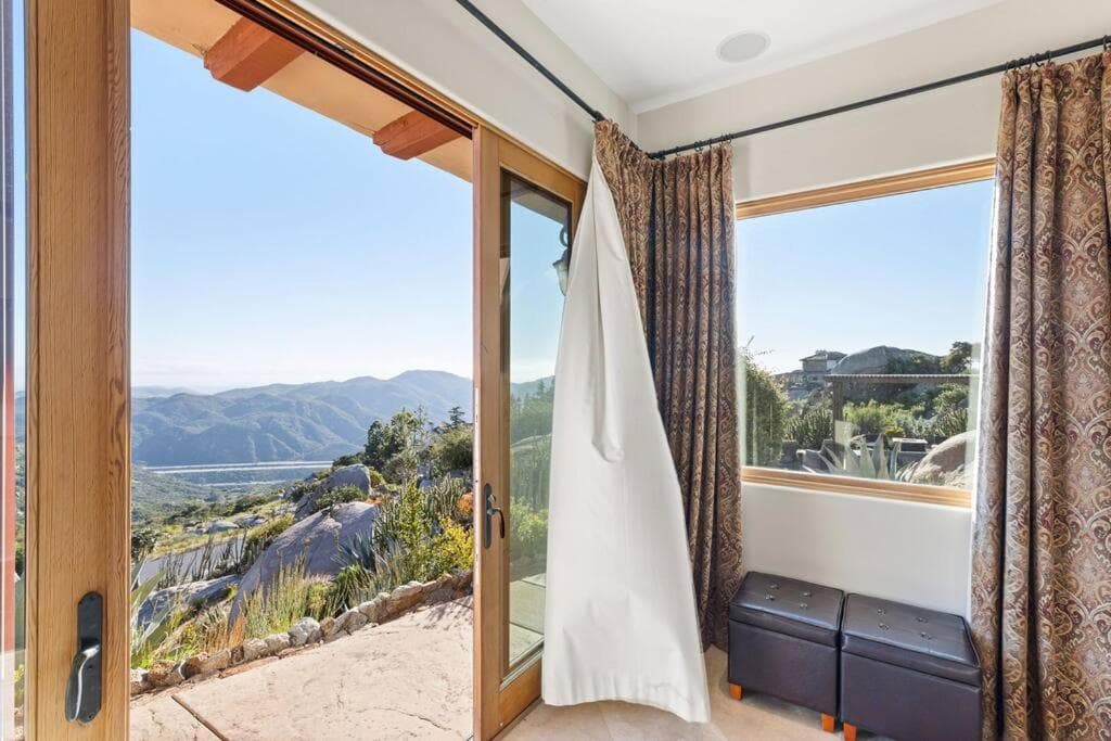 Mediterranean Haven with Views in Escondido