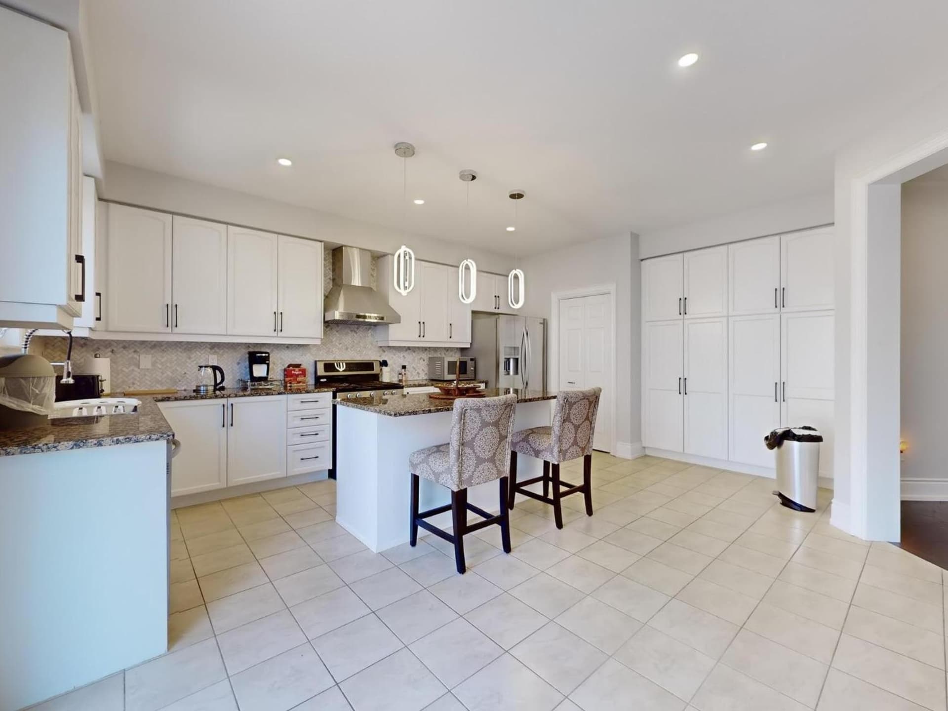 Custom & Luxurious Residence