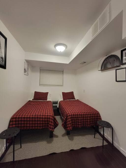 Charming 2 bedroom with Private Entrance