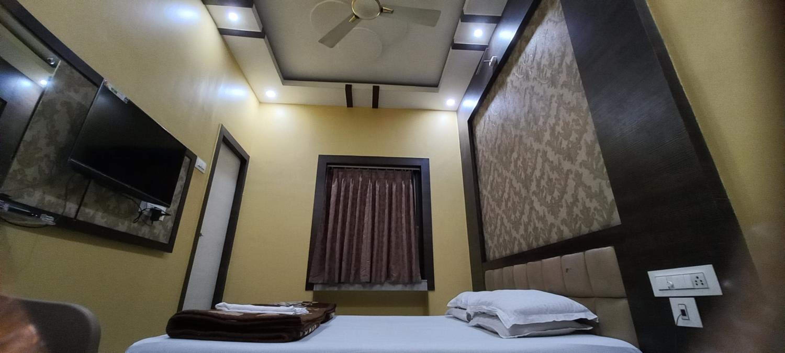 HOTEL SREE DURGA