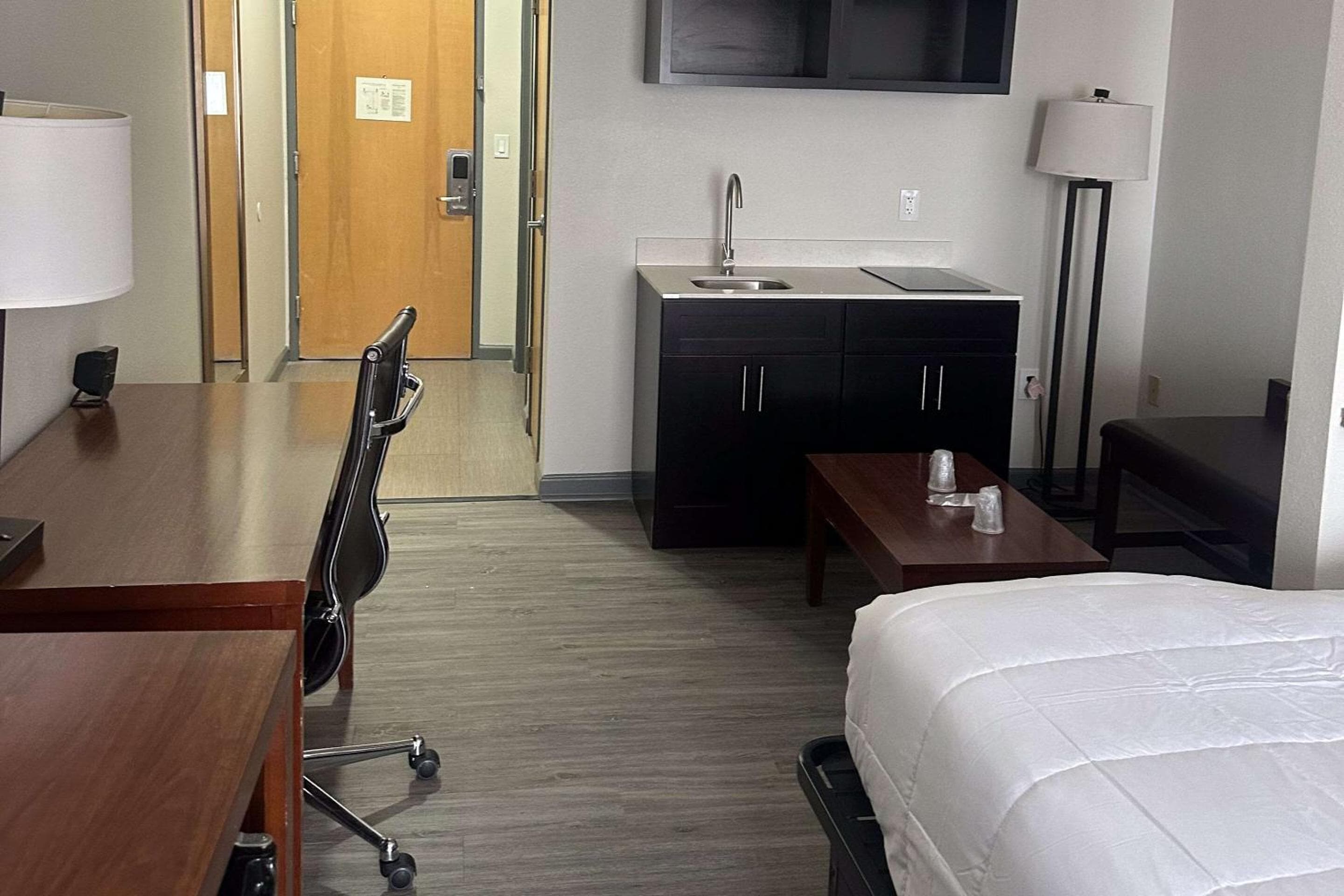 Quality Suites Waldorf