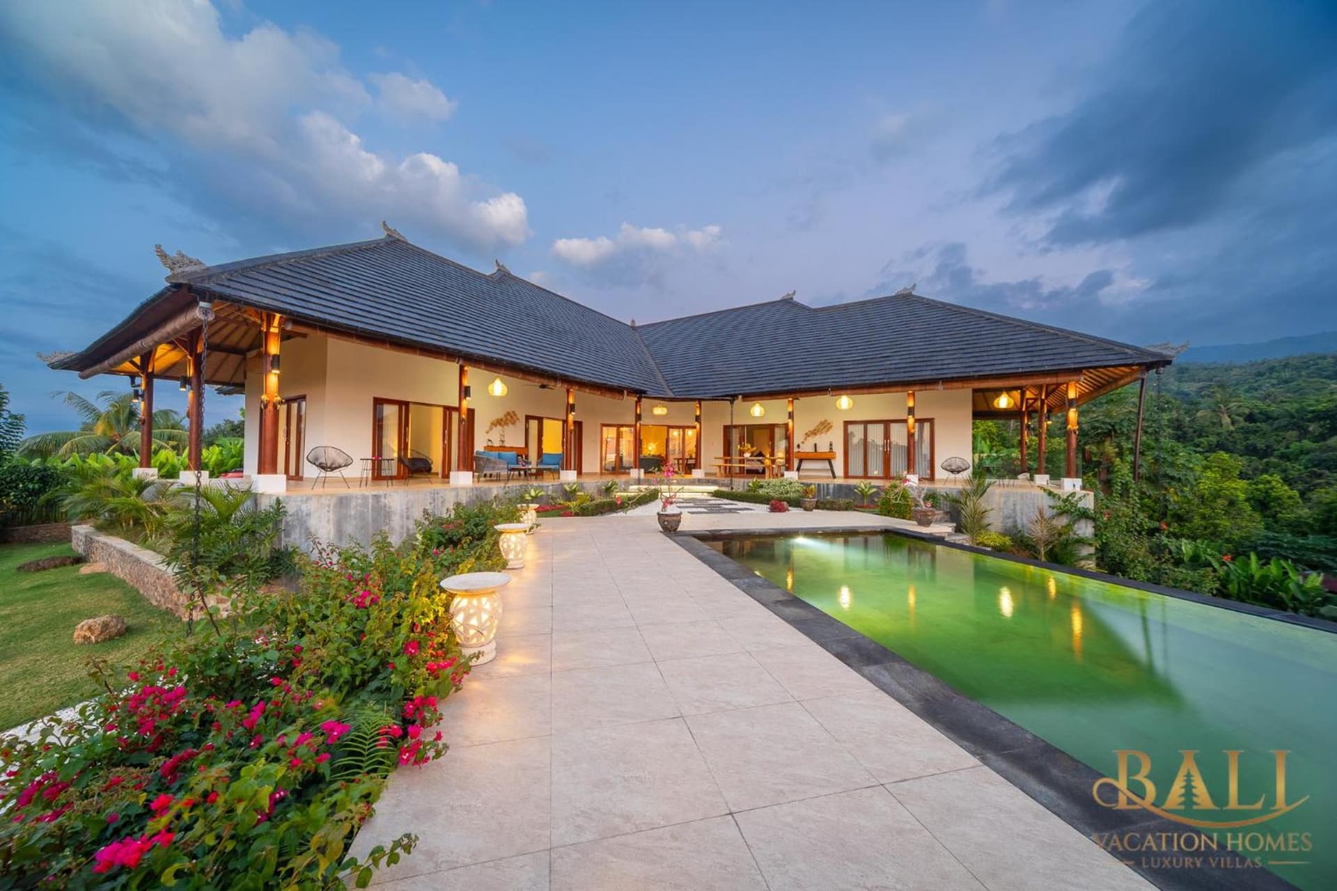Villa Linggah Longgah, Bali - Spectacular Clifftop Elegance!