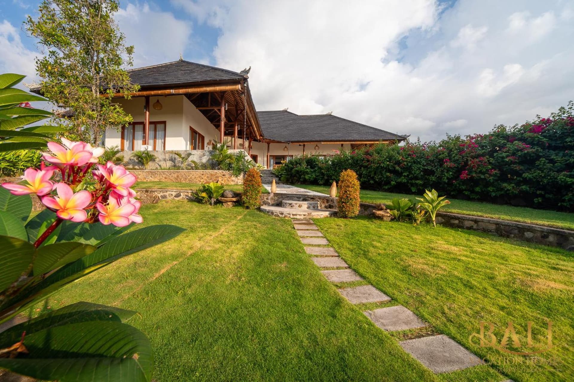 Villa Linggah Longgah, Bali - Spectacular Clifftop Elegance!