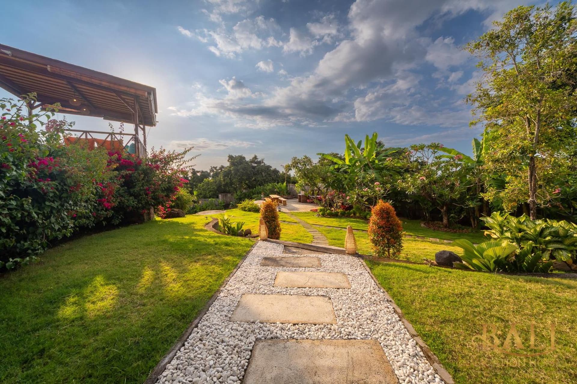 Villa Linggah Longgah, Bali - Spectacular Clifftop Elegance!