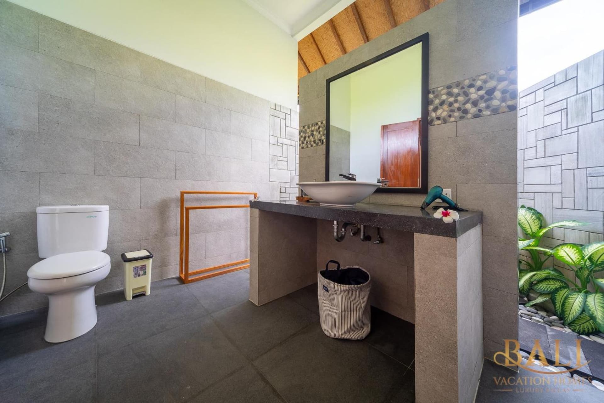 Villa Linggah Longgah, Bali - Spectacular Clifftop Elegance!