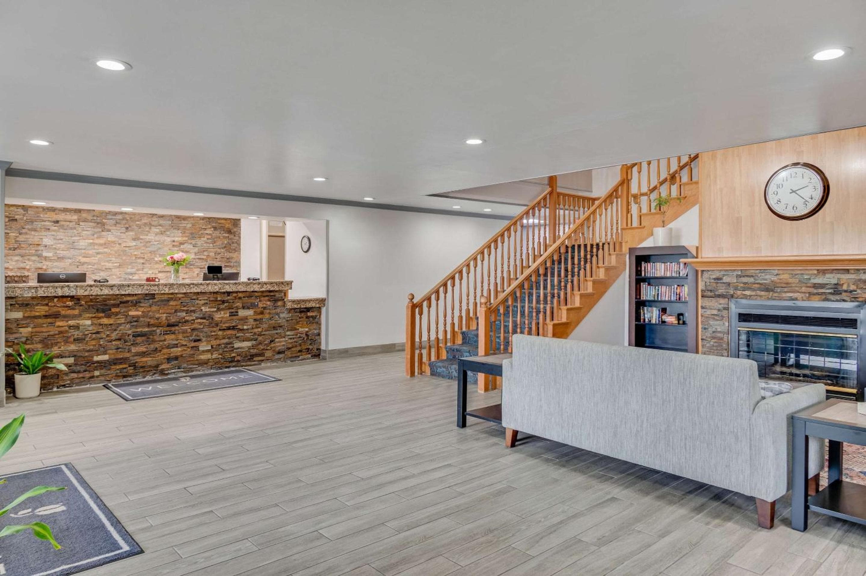 Country Inn & Suites by Radisson, Grand Rapids Airport, MI