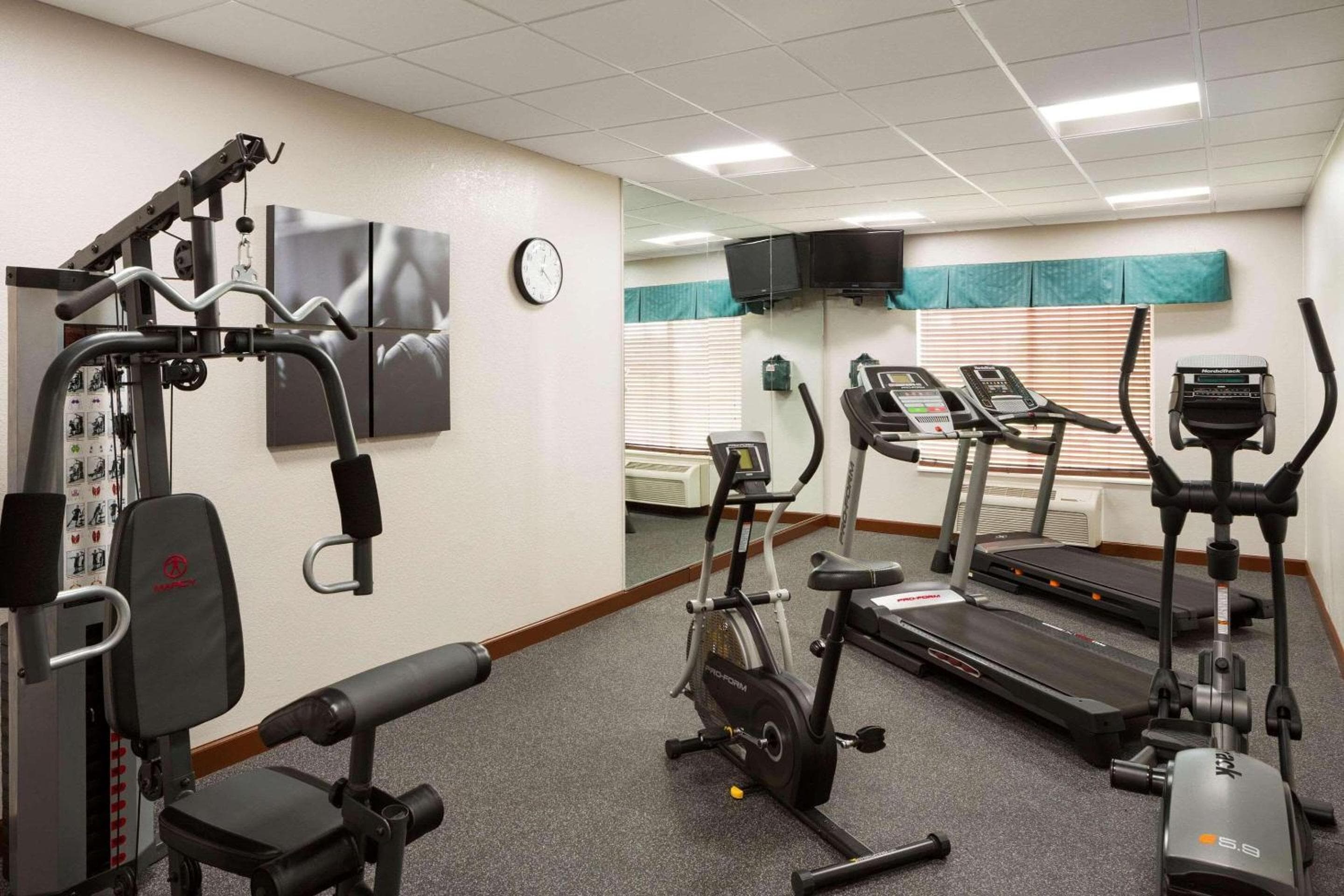 Country Inn & Suites by Radisson, Grand Rapids Airport, MI