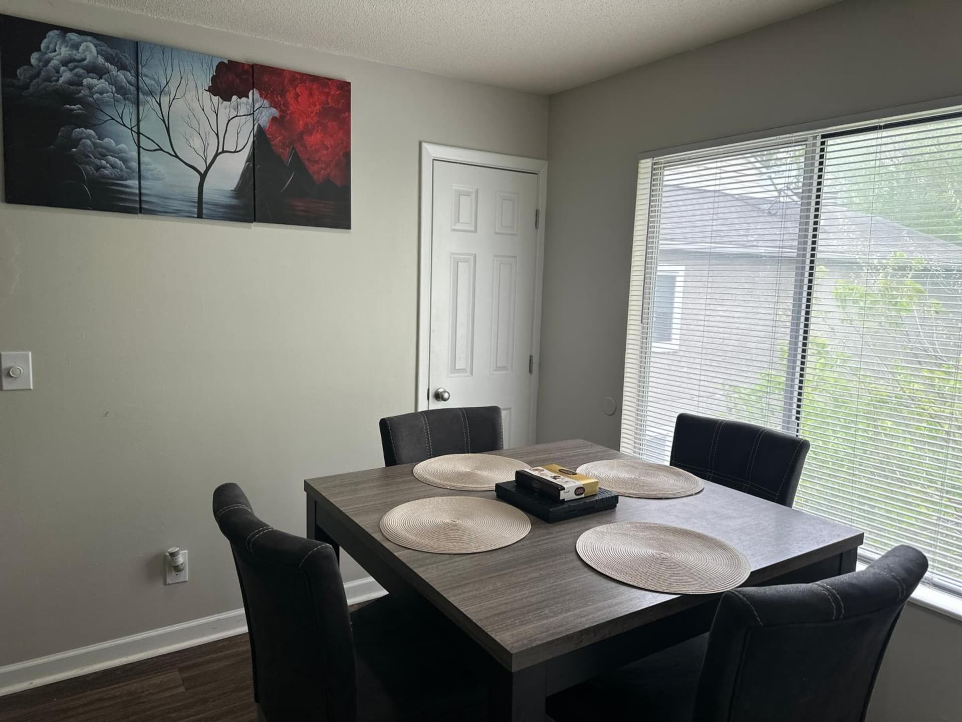 Indy Penthouse Luxe 1BEDROOM 1 and Half BATHROOM