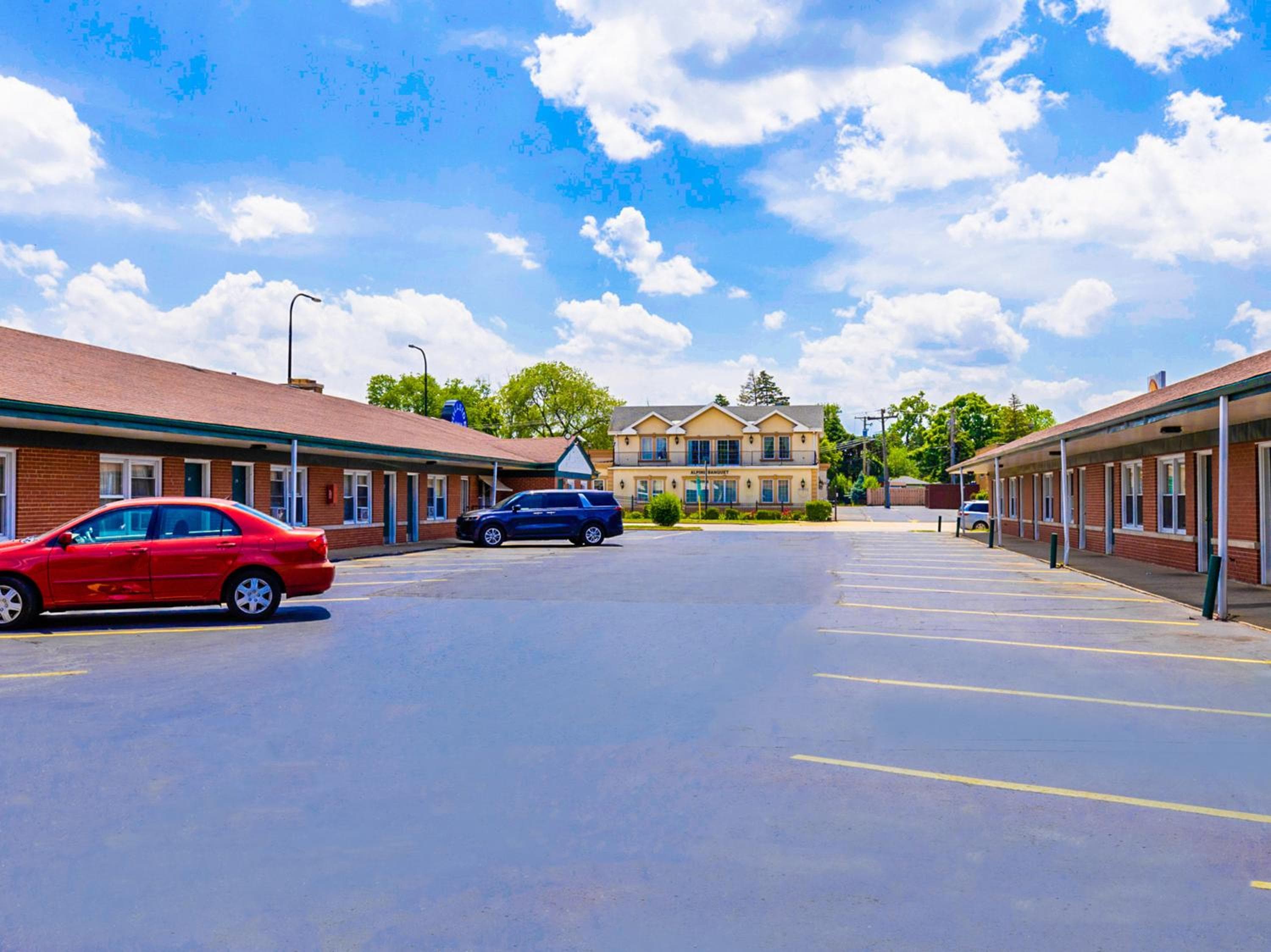 Manor Motel By OYO Near Oak Brook Chicago Westchester