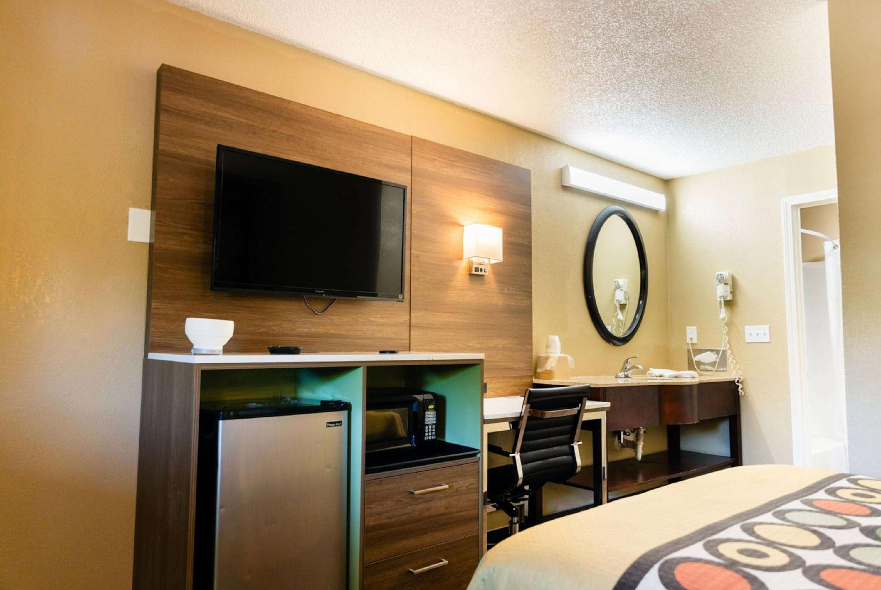 Super 8 by Wyndham Cincinnati-Springdale OH