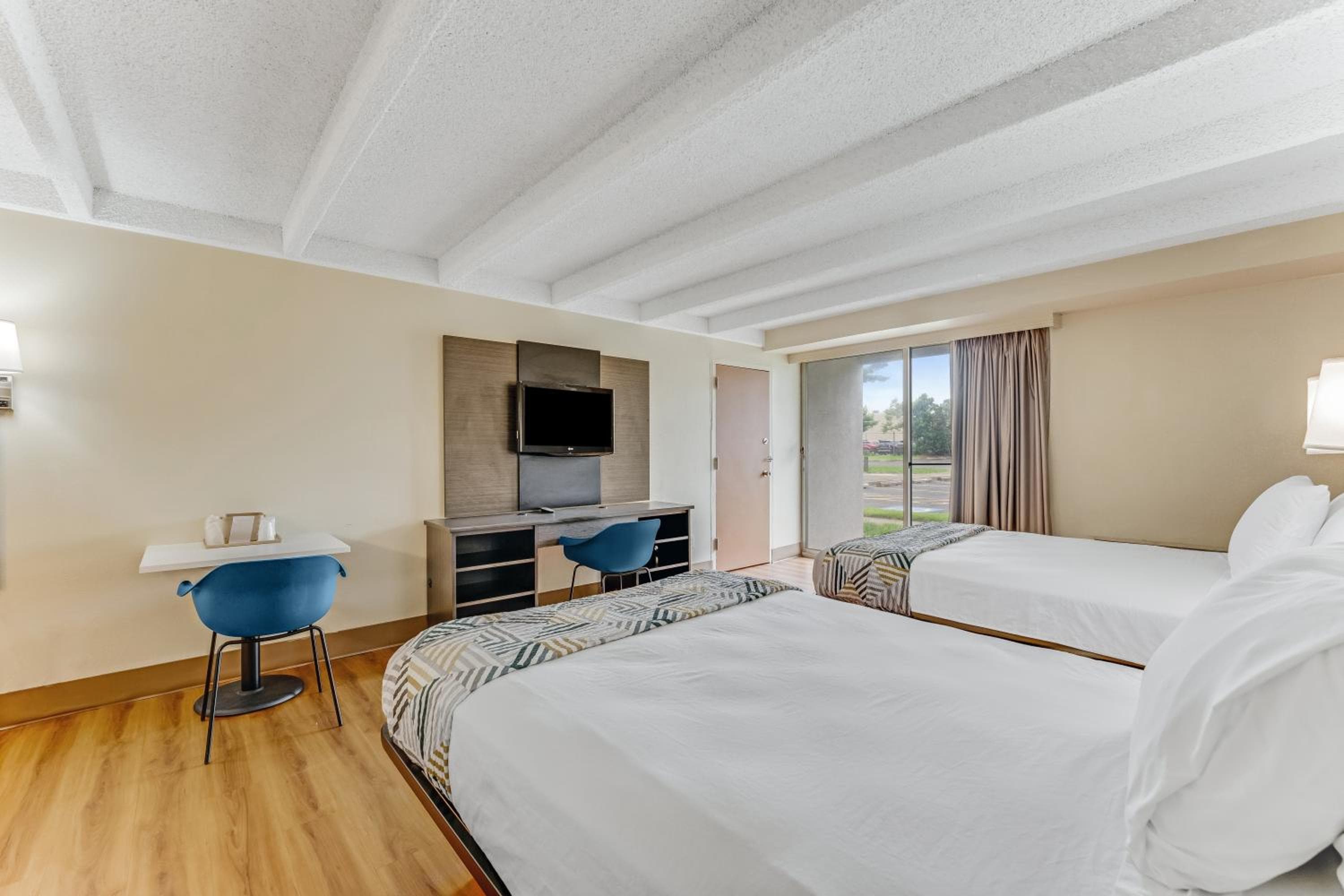 Red Carpet Inn & Suites