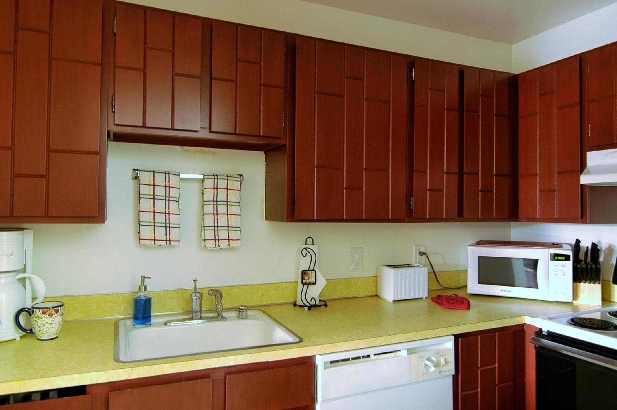 Downtown Redmond Townhouse by Stay Rested