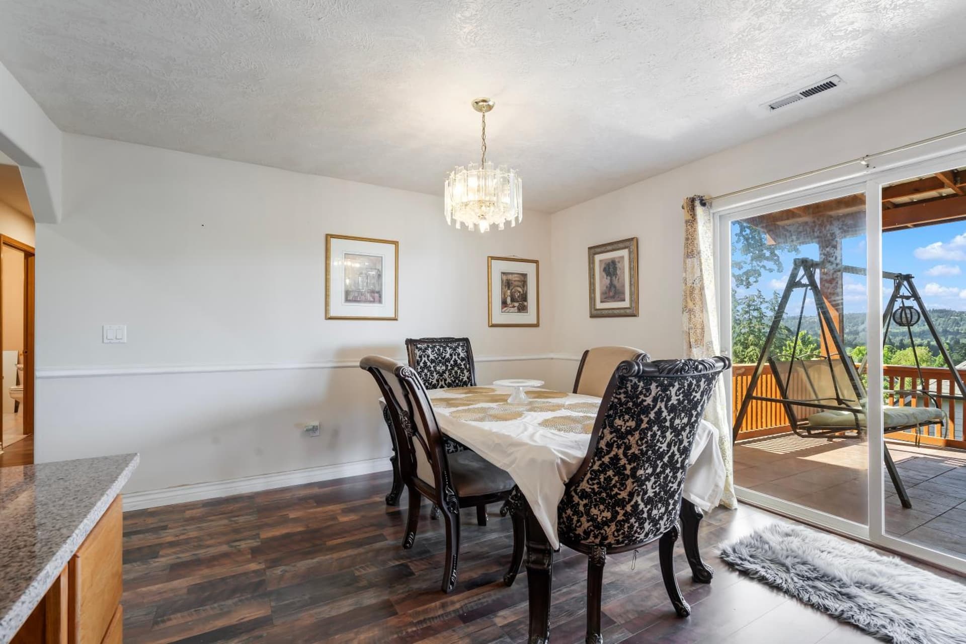 Spacious 7-Bedroom House in peaceful Milwaukie with WIFI, AC, Laundry