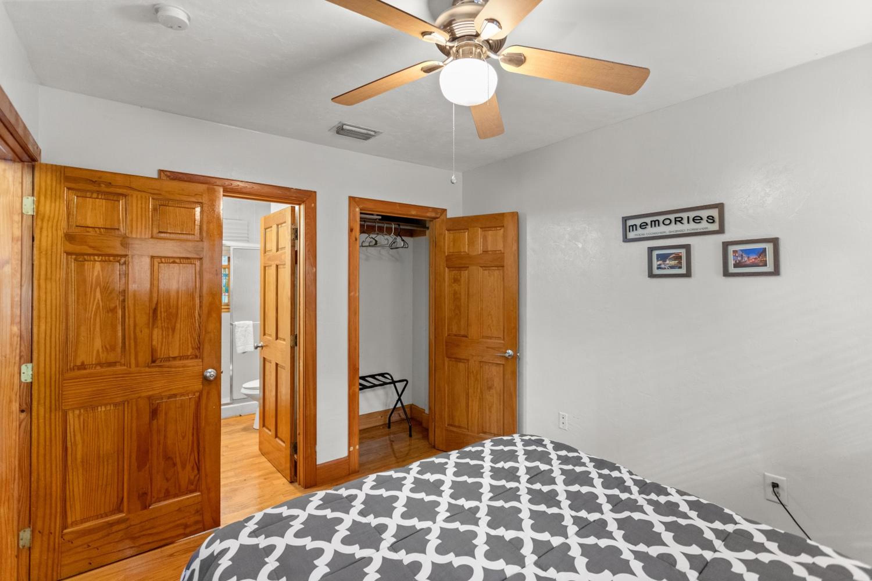 Cozy Townhome Near UF Campus
