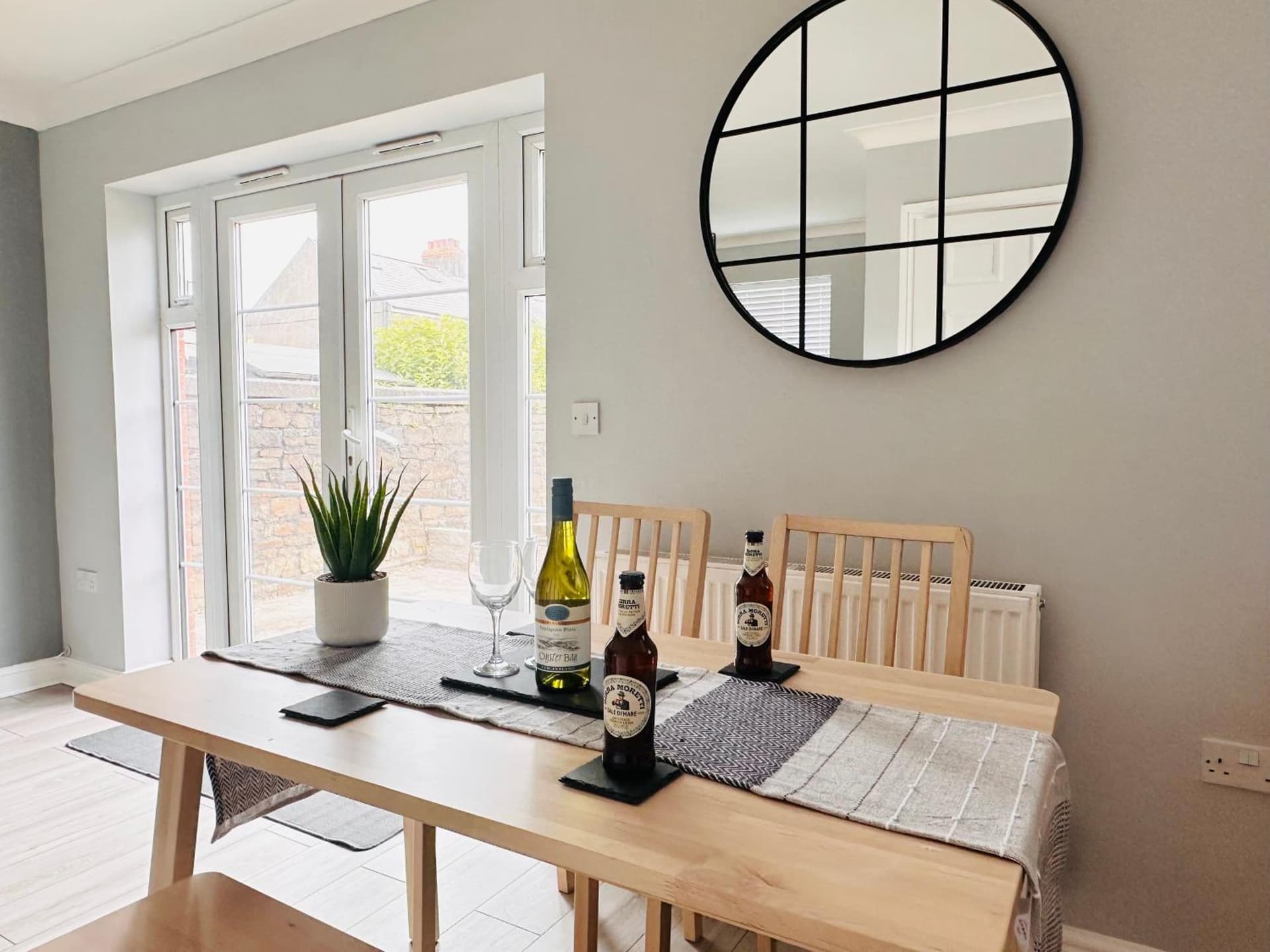 2 Bedroom House in Port Talbot with Parking, Ideal for Contractors