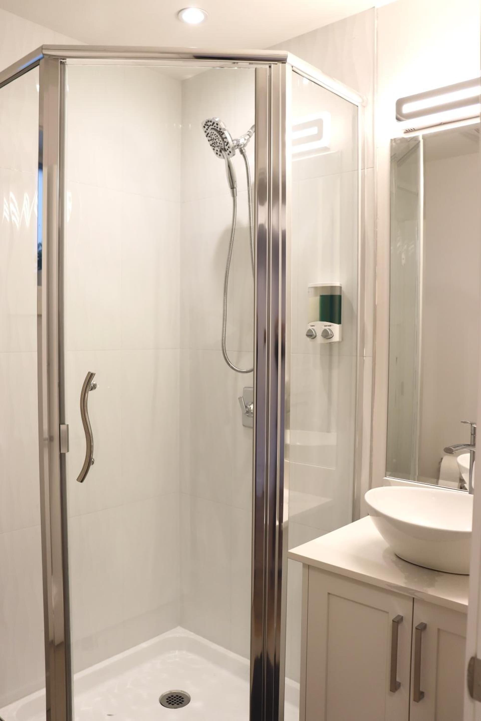 Centrally Located Modern Suite