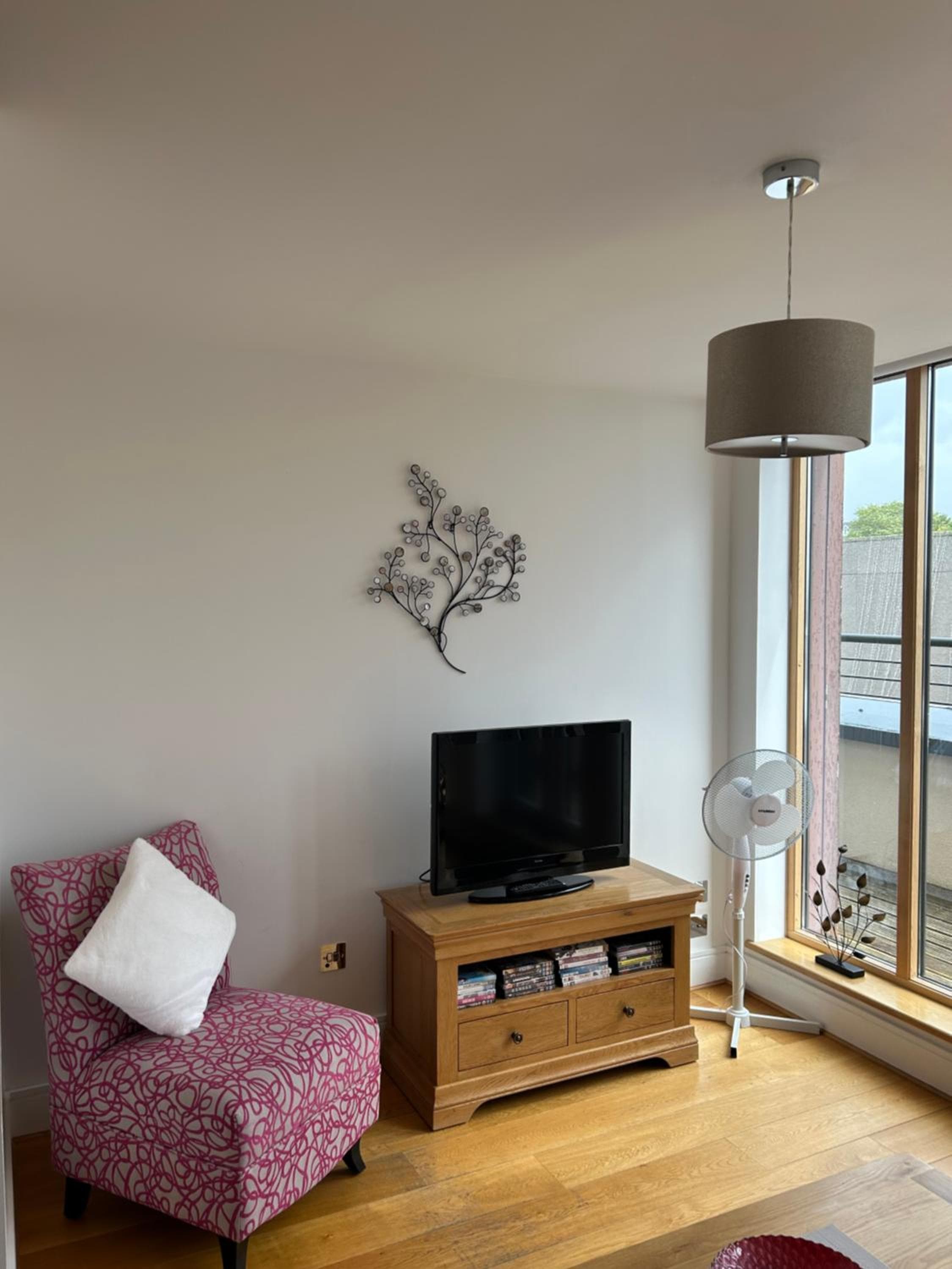 Mercury Holiday Homes - 1 Bedroom Castleview Apartment 404 Free Parking
