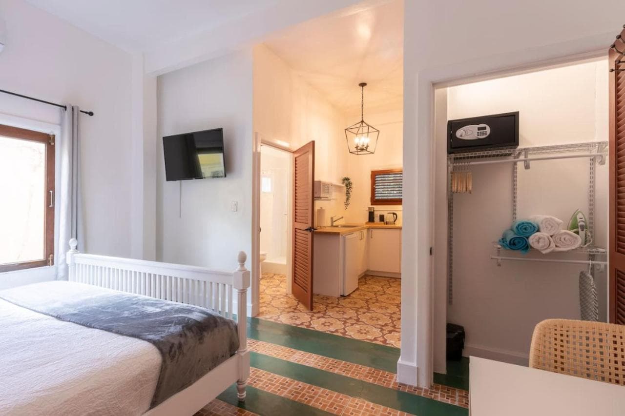 Maison Rouge - Room 4