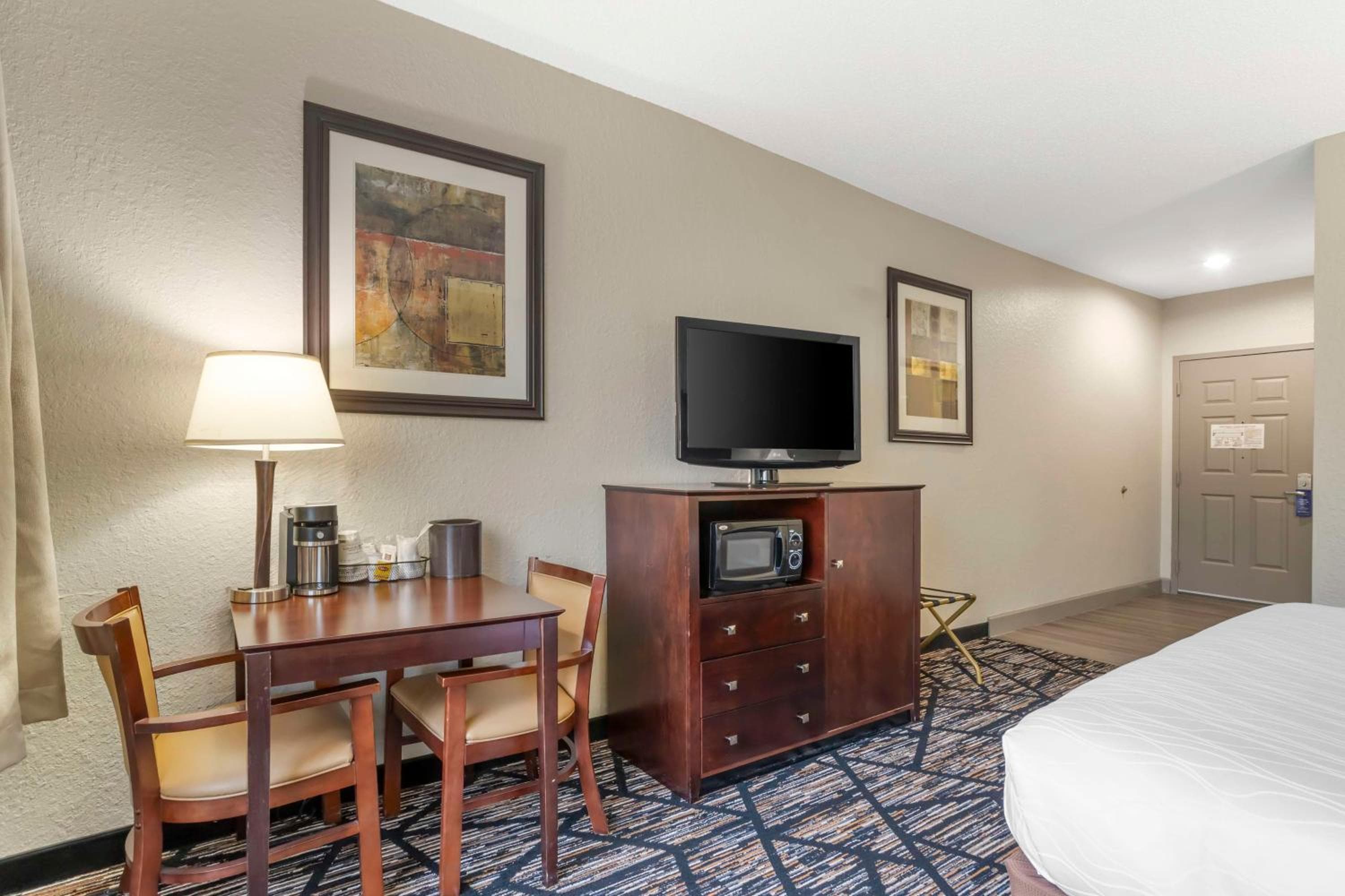 Best Western Plus Hobby Airport Inn & Suites