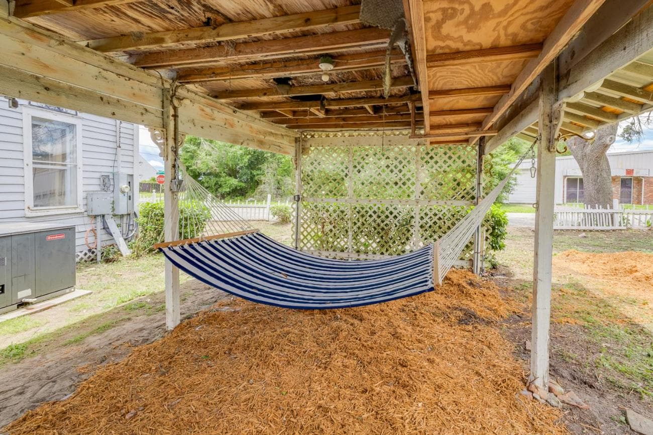 Large Colonial 20 Min from Beach