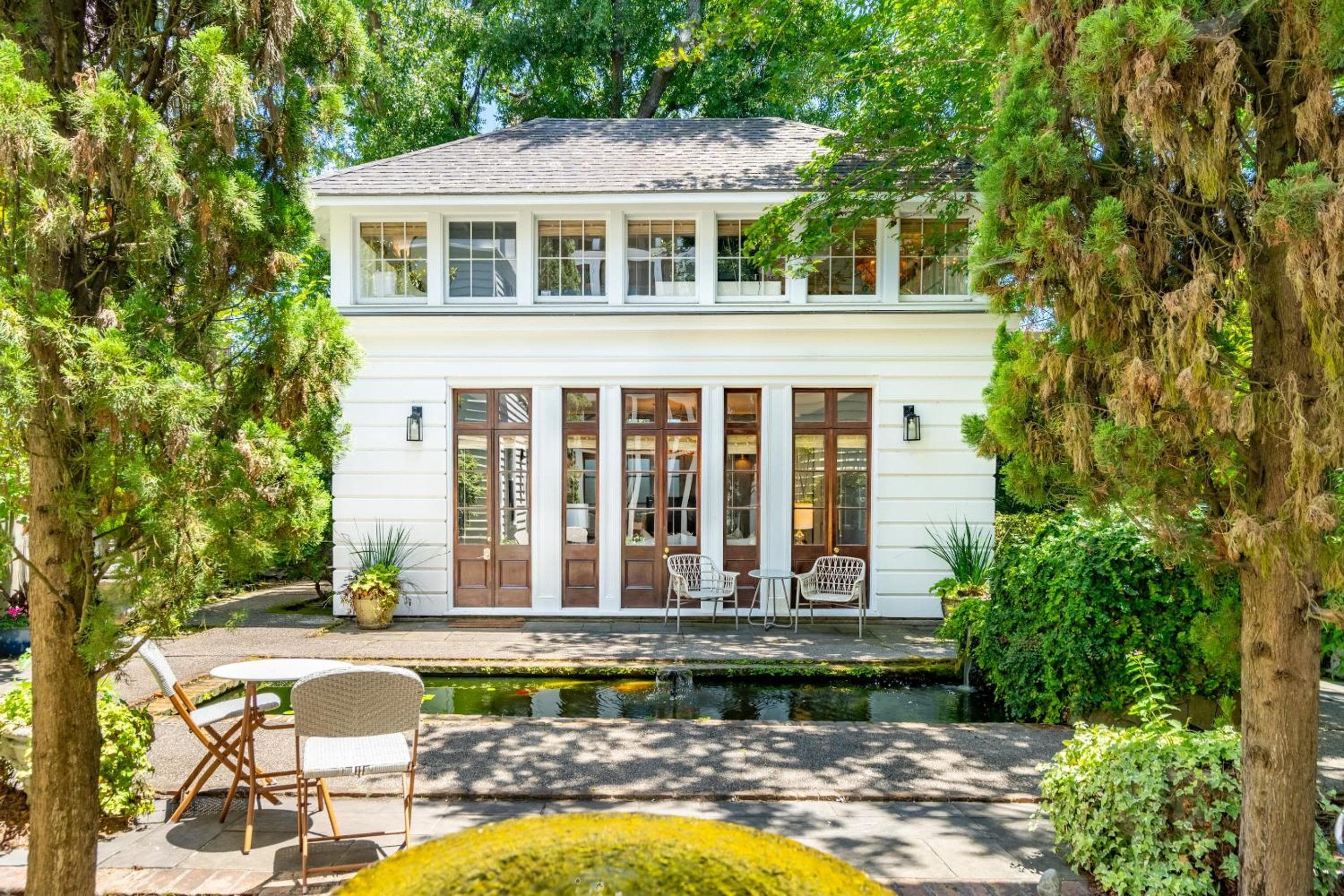 Serene Cottage with Beautiful Garden and Heated Pool