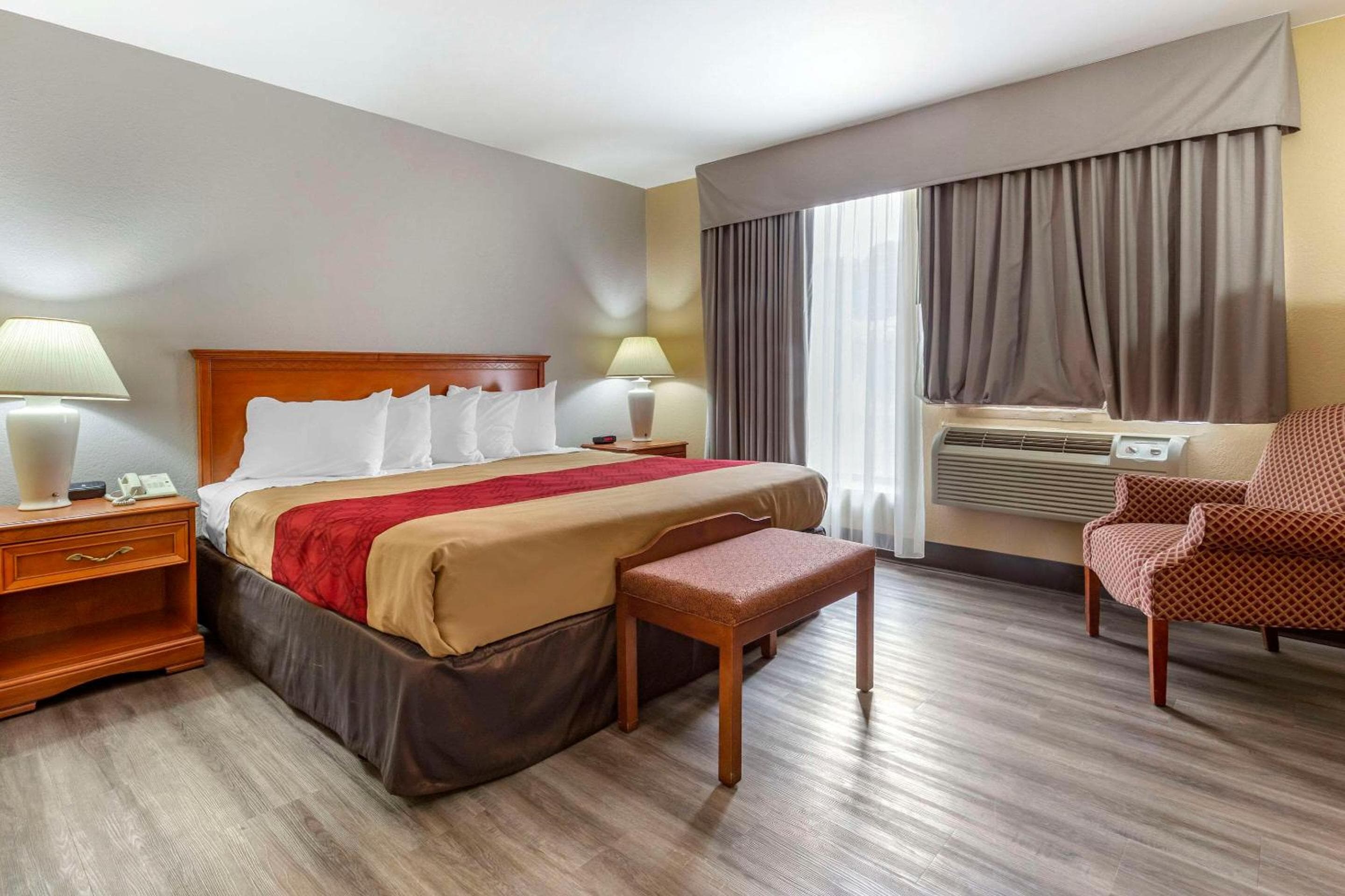 Econo Lodge & Suites Southern Pines - Pinehurst