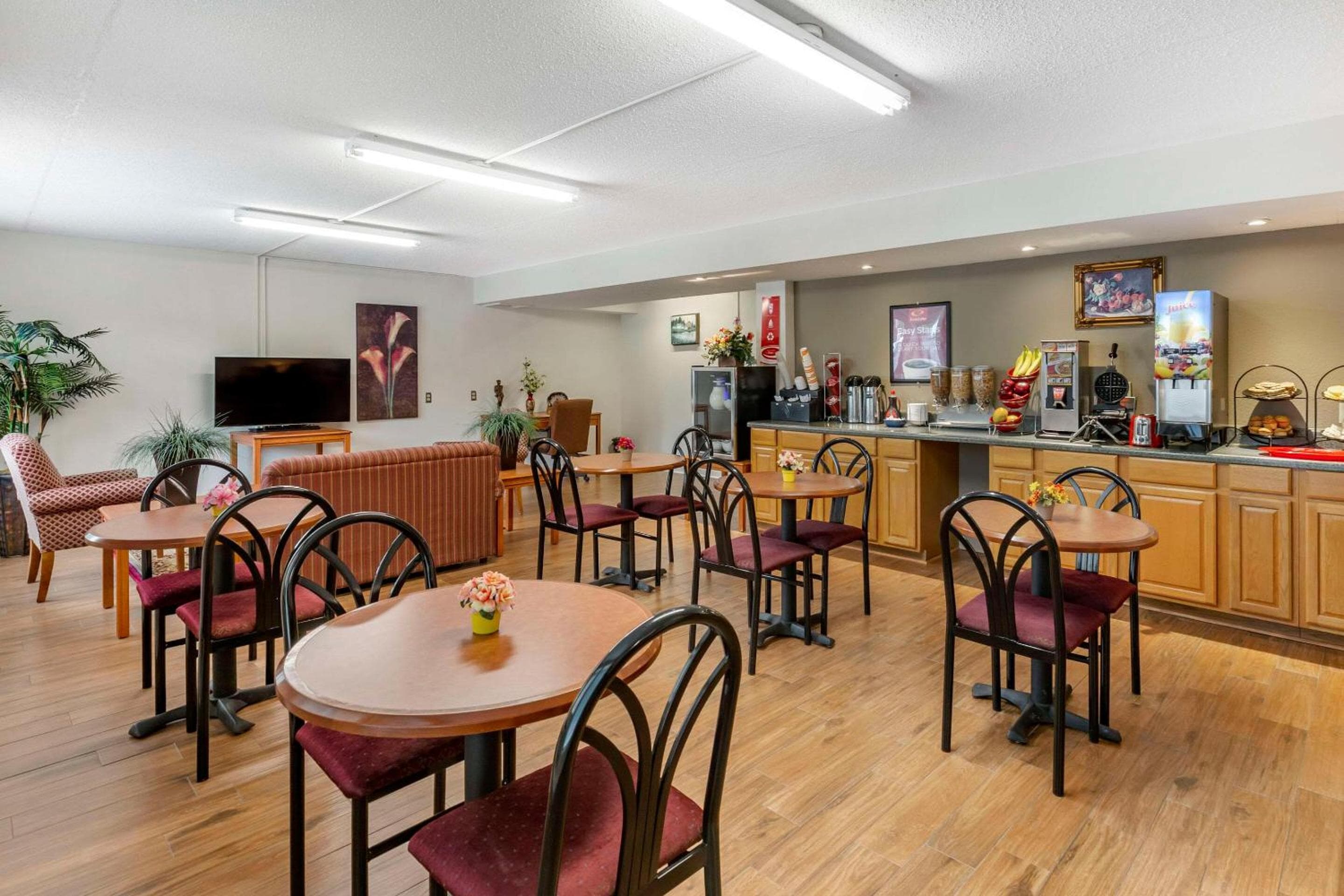 Econo Lodge & Suites Southern Pines - Pinehurst