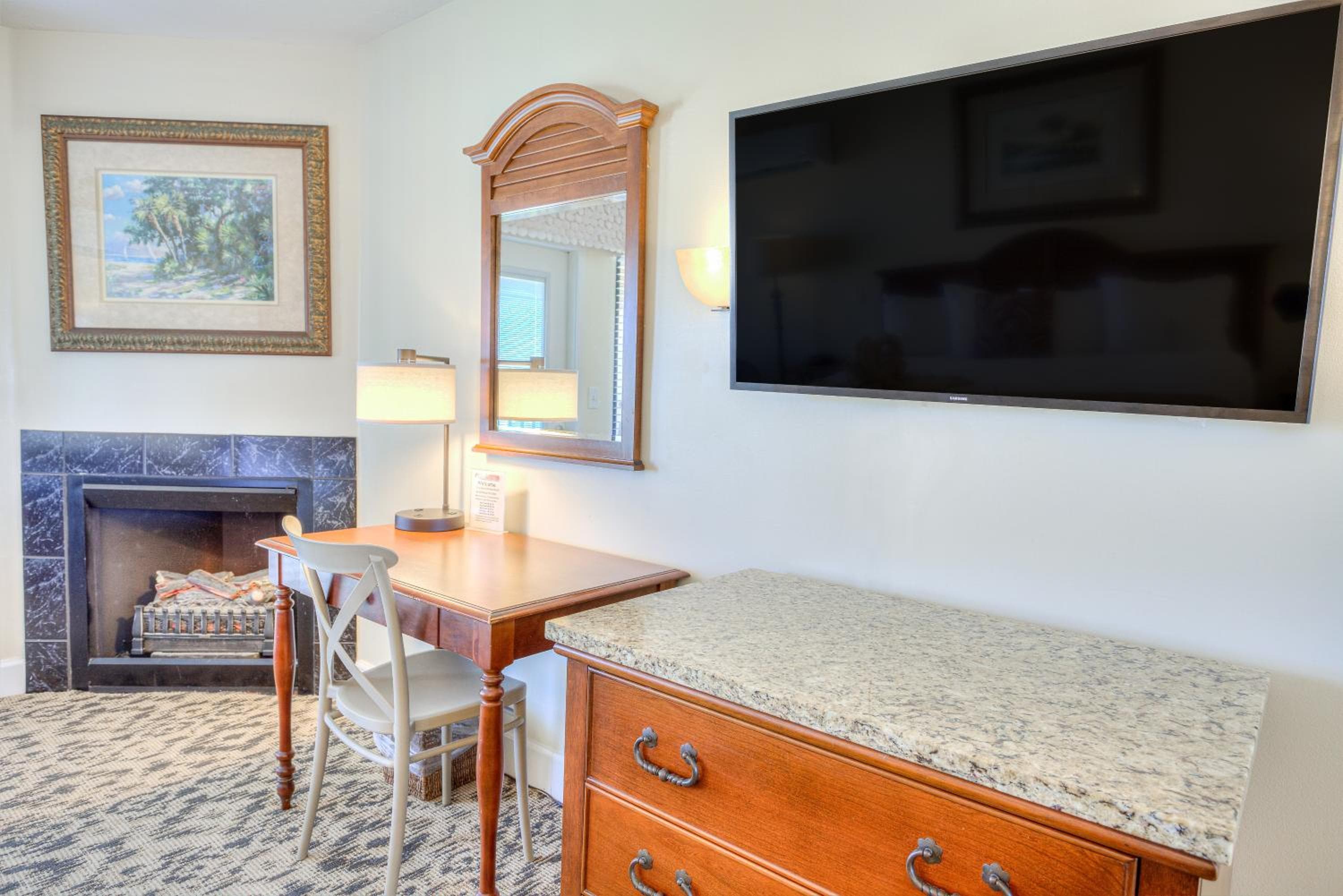 La Fiesta Ocean Inn & Suites