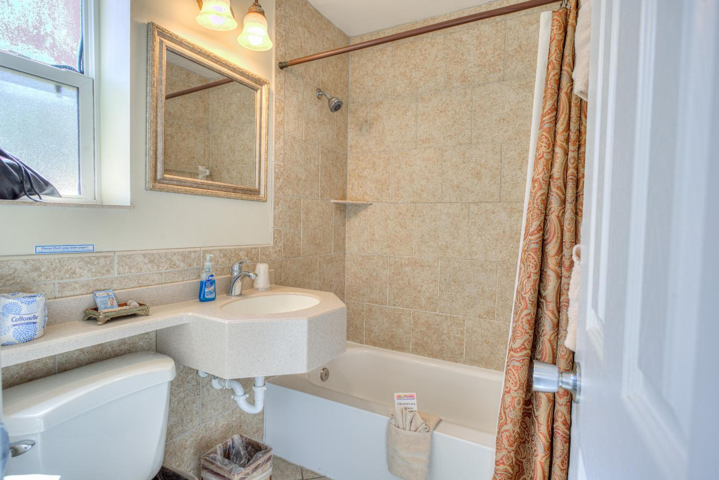 La Fiesta Ocean Inn & Suites