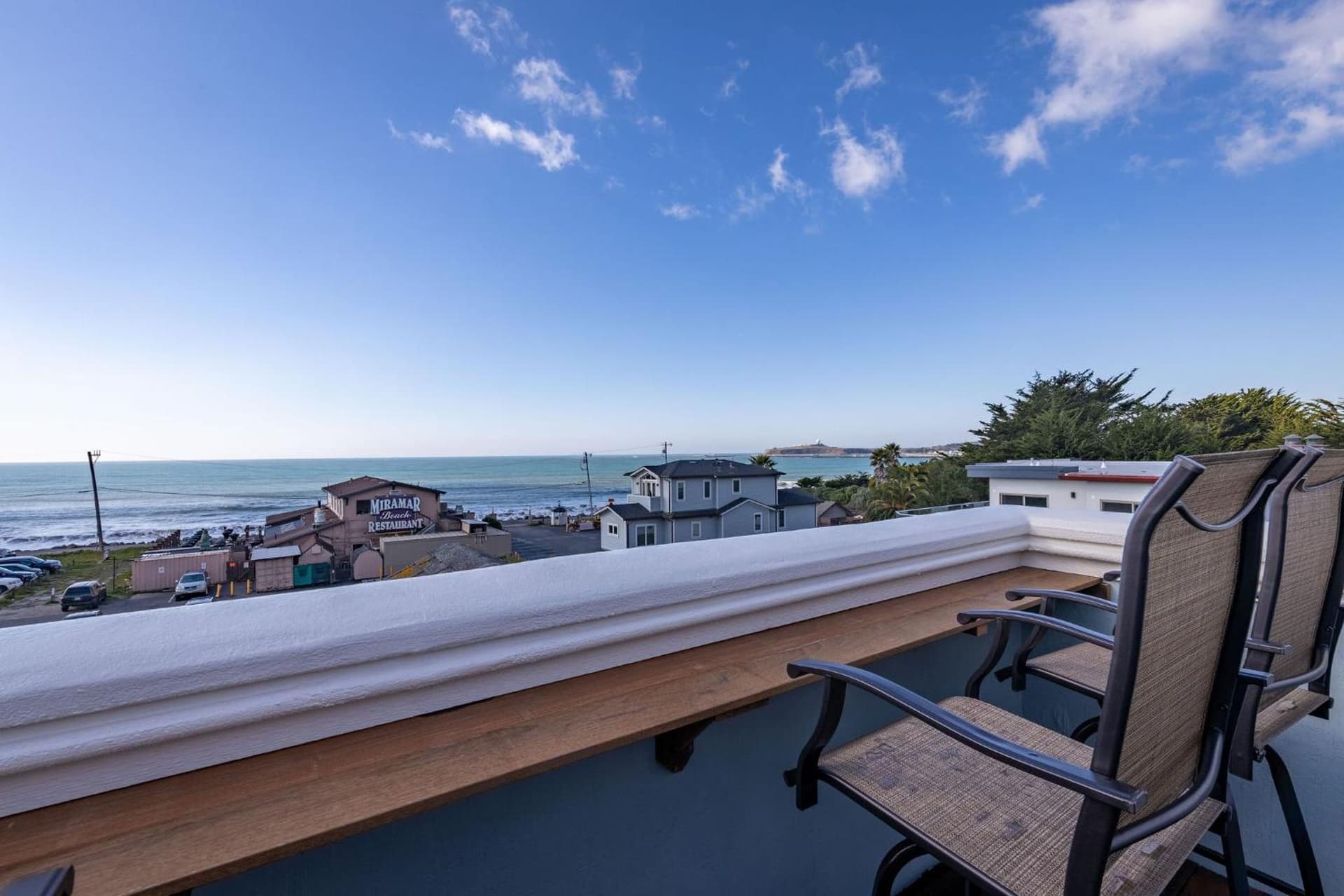 Steps to Beach and Amazing Ocean Views - Miramar Home