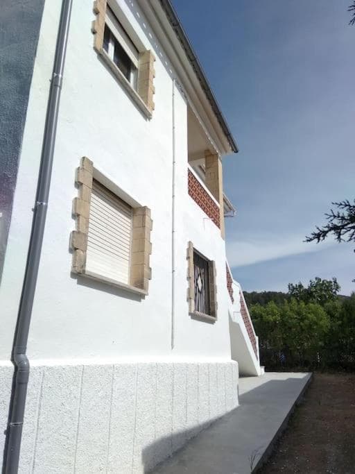 Alt Penedes, terra de vinya, sol, aigua i muntanya