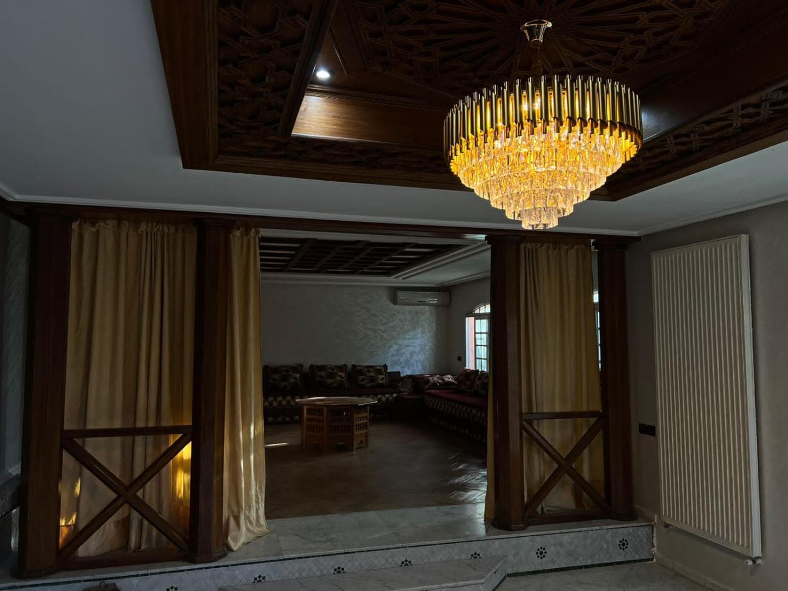 Villa cedra centre ville ifrane zéro six soixante-neuf soixante-huit 3828