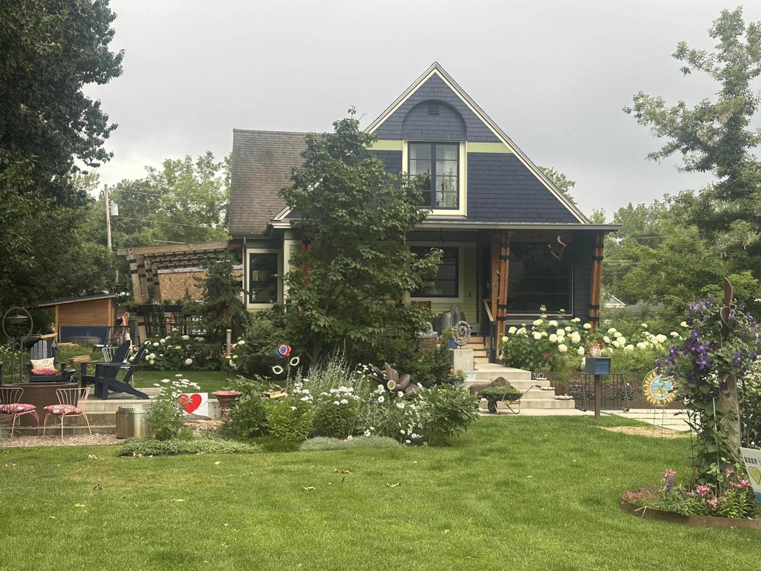 Coveted Creekside Setting, Near Downtown And Bogert Park
