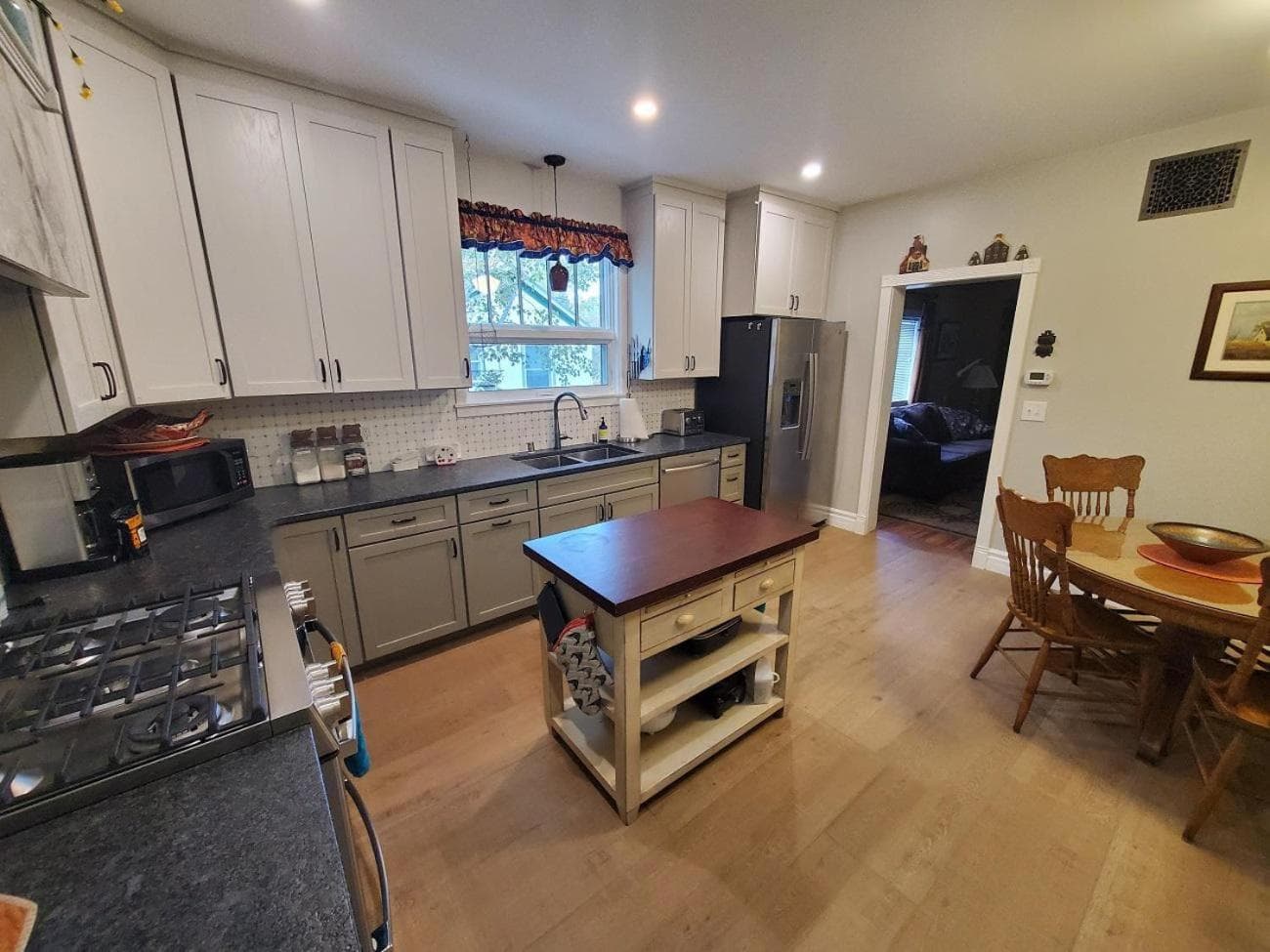 Cozy, Well Equipped House 4 Blocks From Downtown