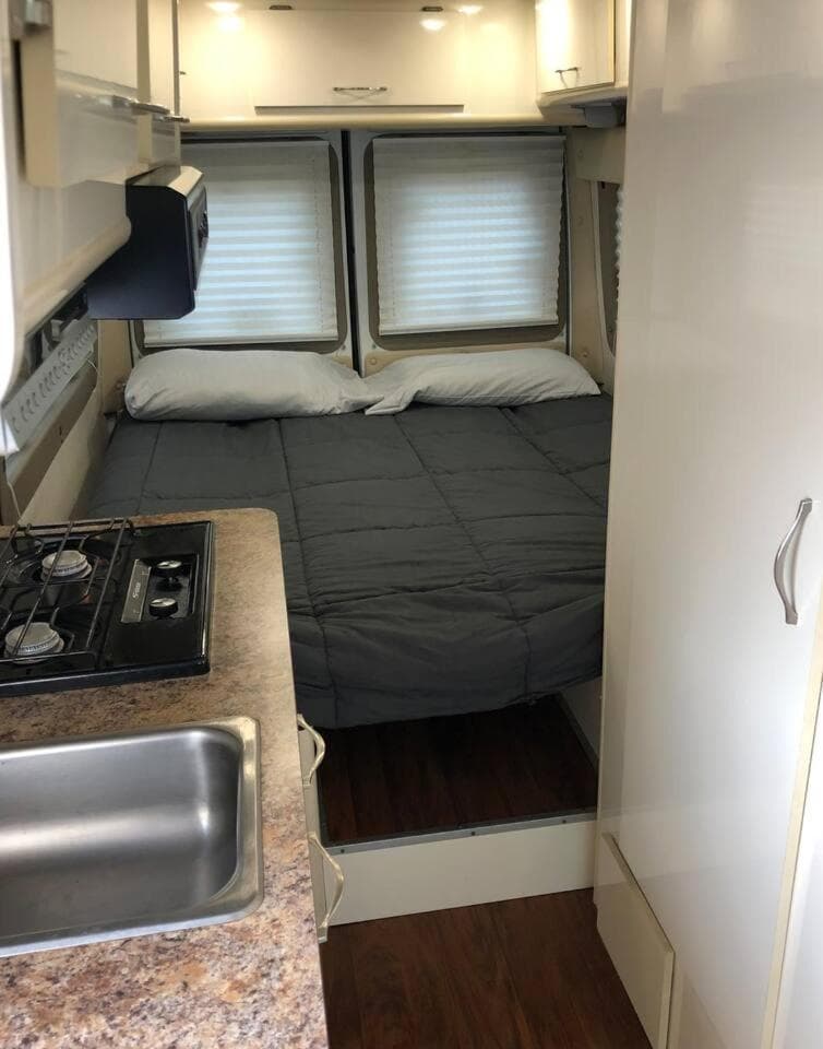 Private and cozy RV, direct bus to NYC Manhattan only 2 blocks away