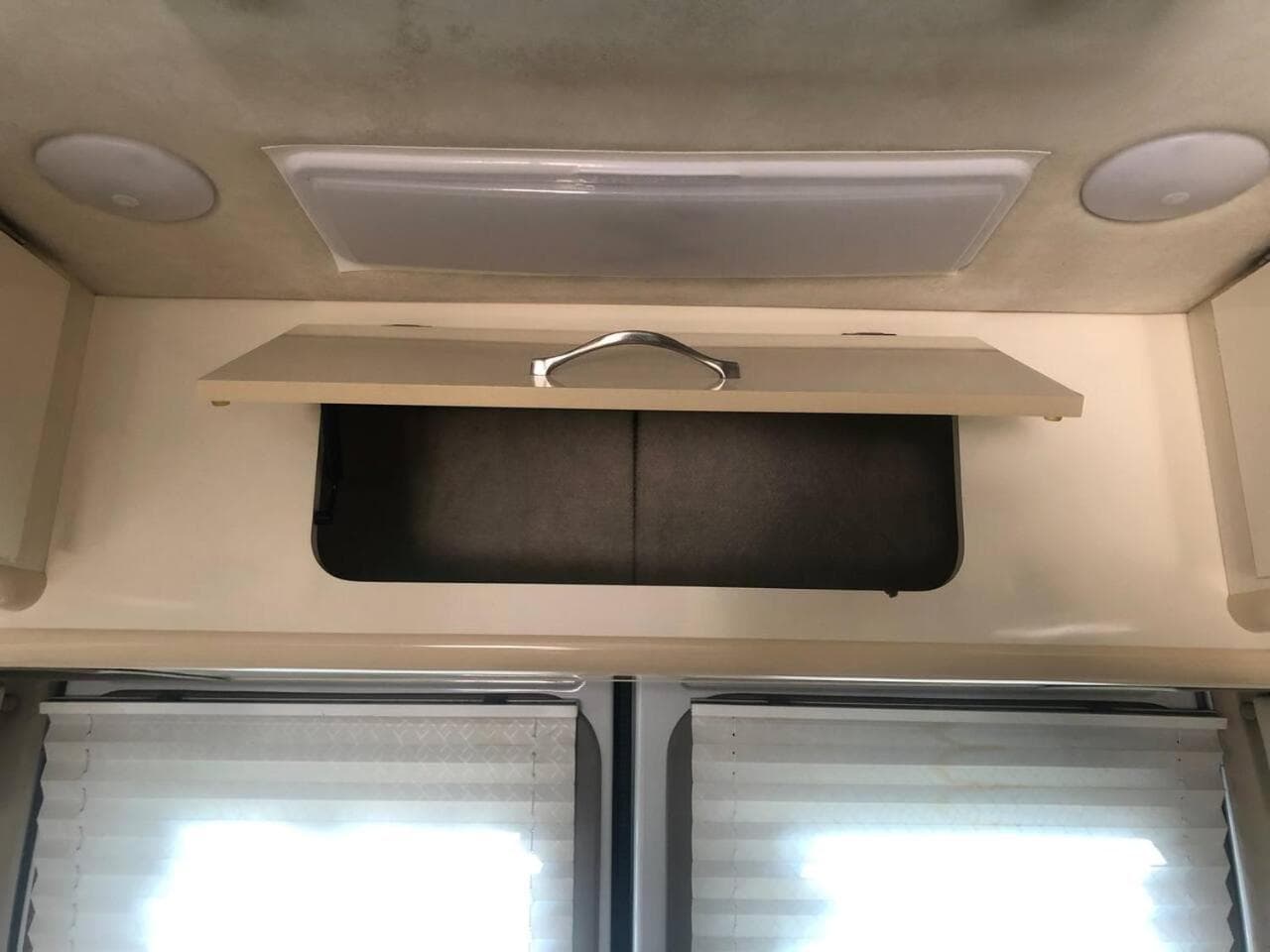 Private and cozy RV, direct bus to NYC Manhattan only 2 blocks away