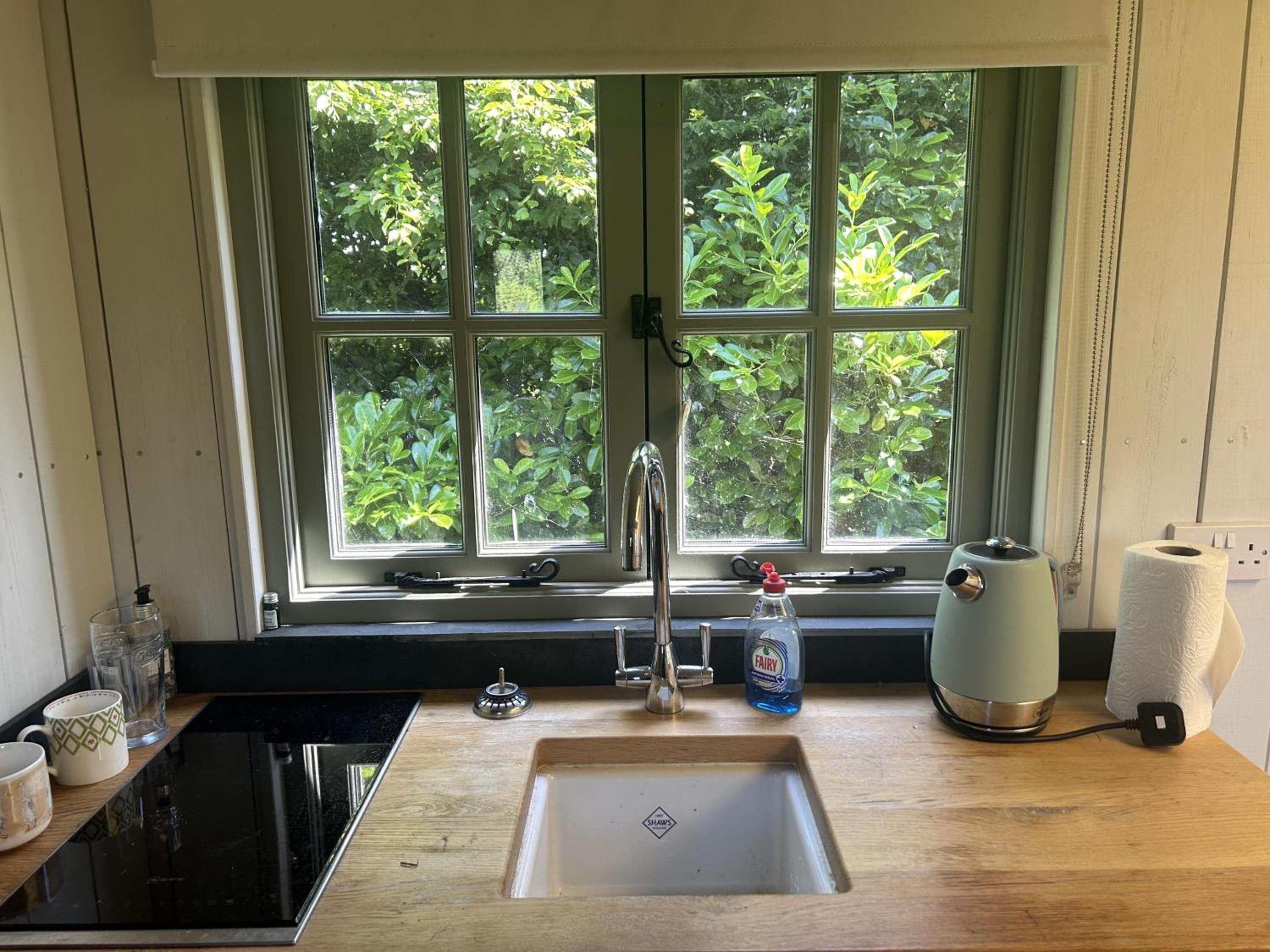 Cabin Retreat in Bedford - Sleeps 2 & Free parking