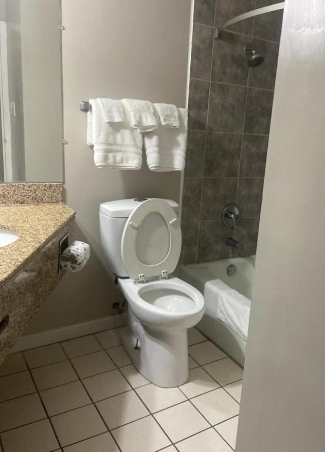 APM Inn & Suites