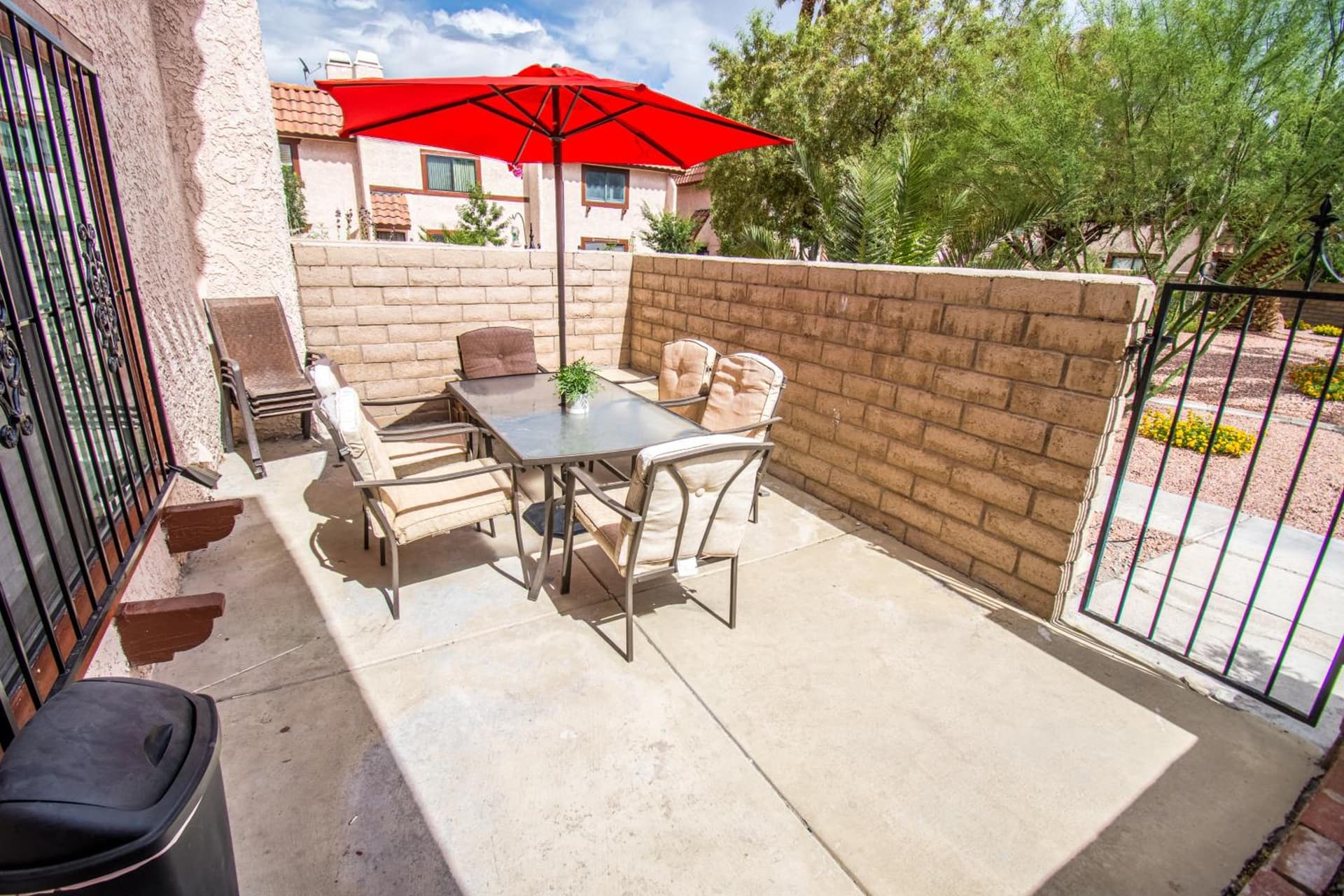 Spacious 2-Bedroom Townhouse with Pool & Private Patio in Central Las Vegas