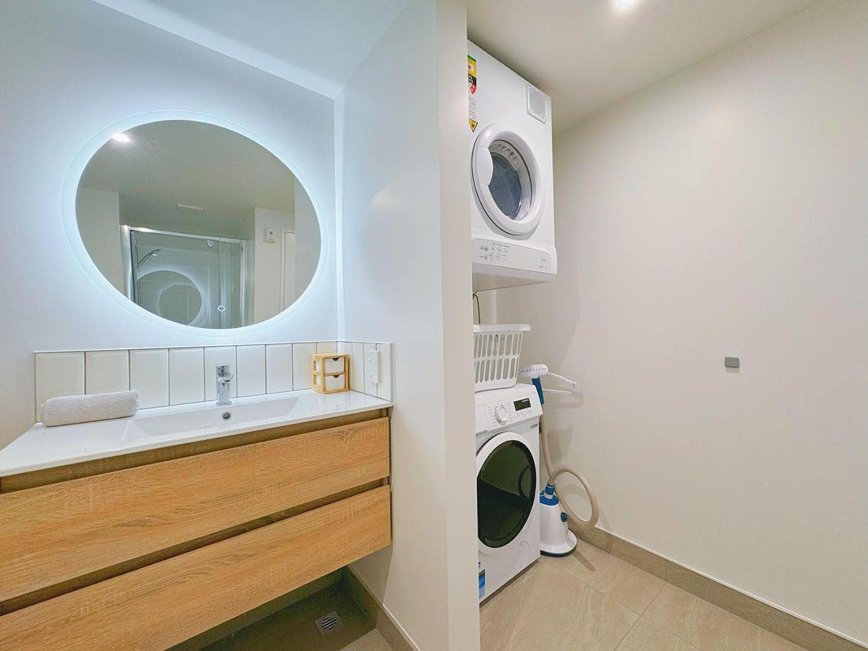 Modern 2BR Central Petone Gem