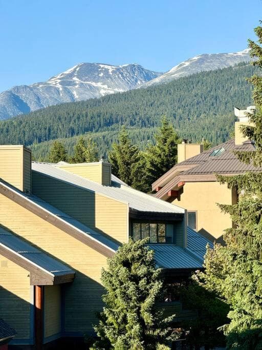 The Crest, Spacious, Central Condo, Free Parking
