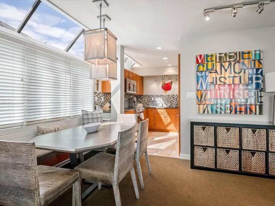 The Crest, Spacious, Central Condo, Free Parking