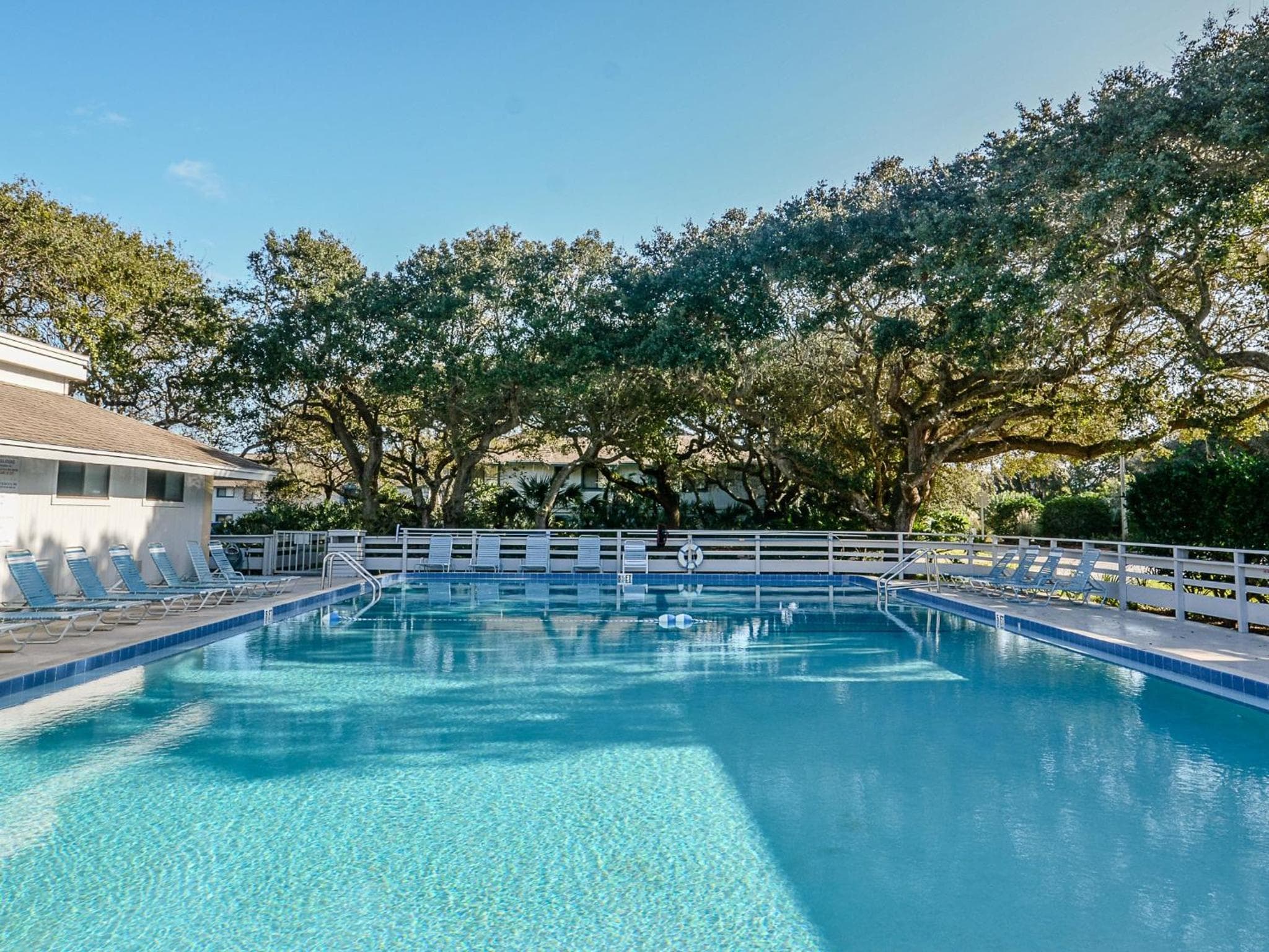 Quaint 2 bedroom 2 bath villa Walking distance to the car free beach. S4358