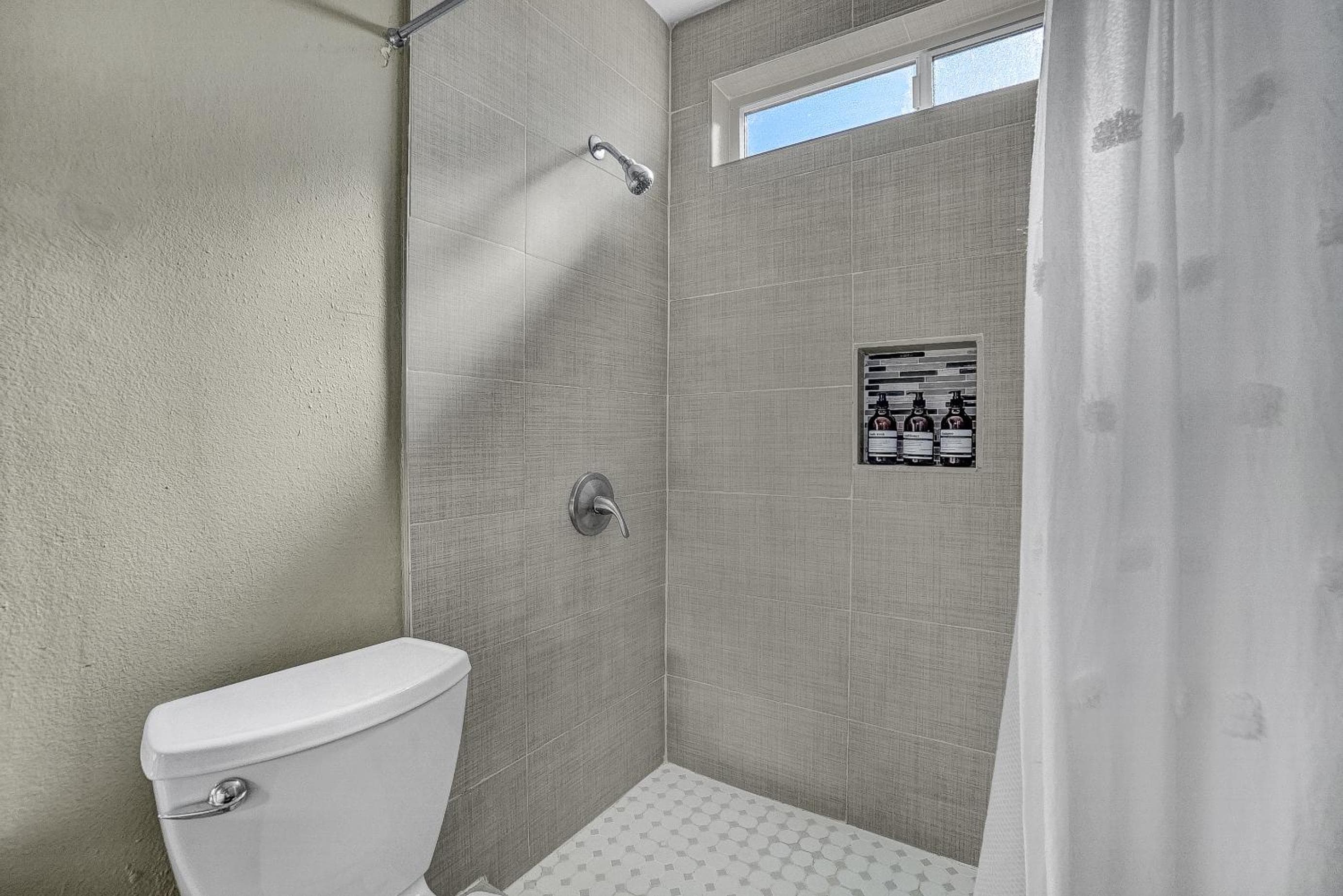 3BR/3BA Townhouse in El Monte