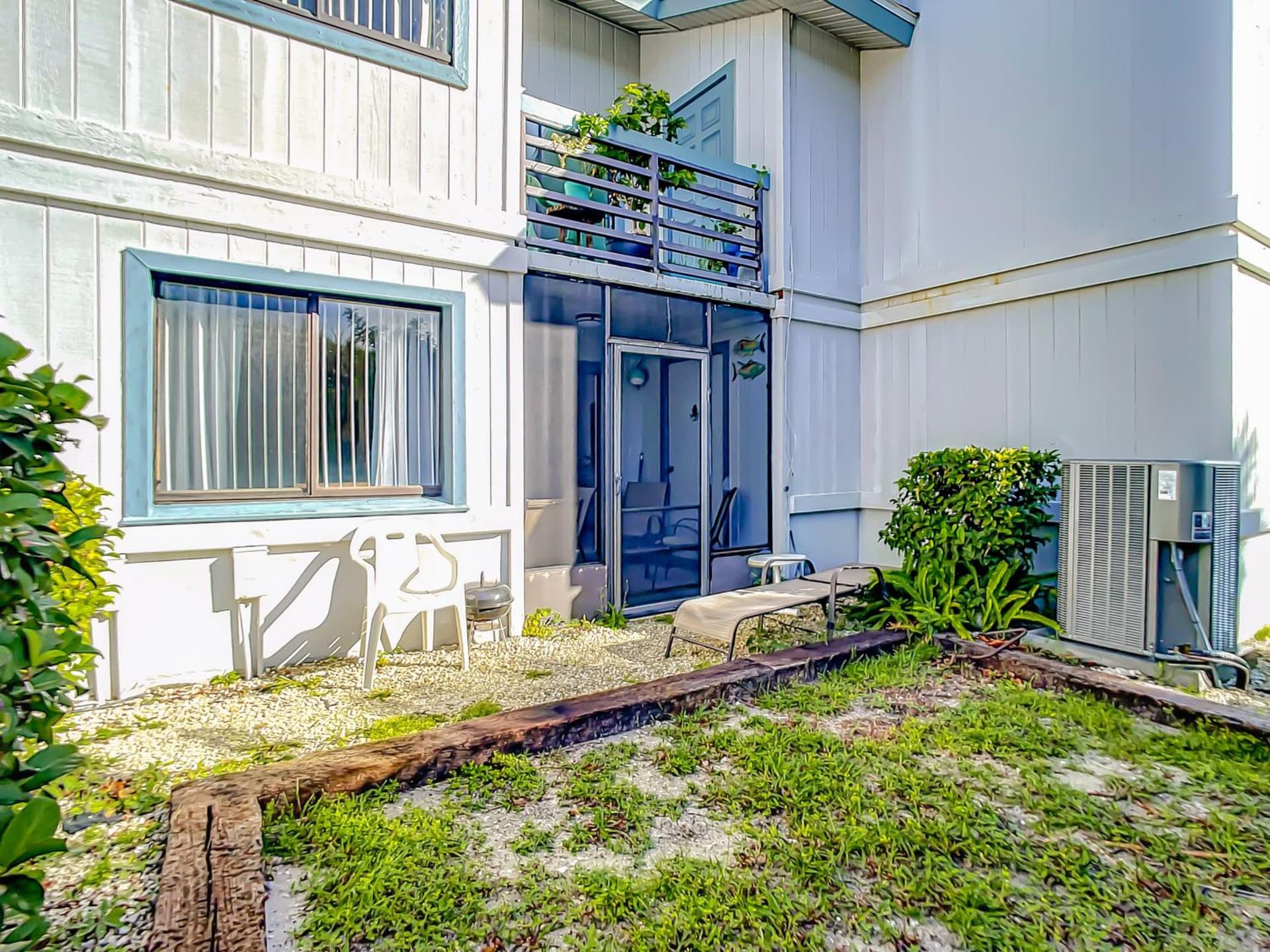 Lovely 1 bedroom 1 bath condo located within walking distance to car free beach. SC158