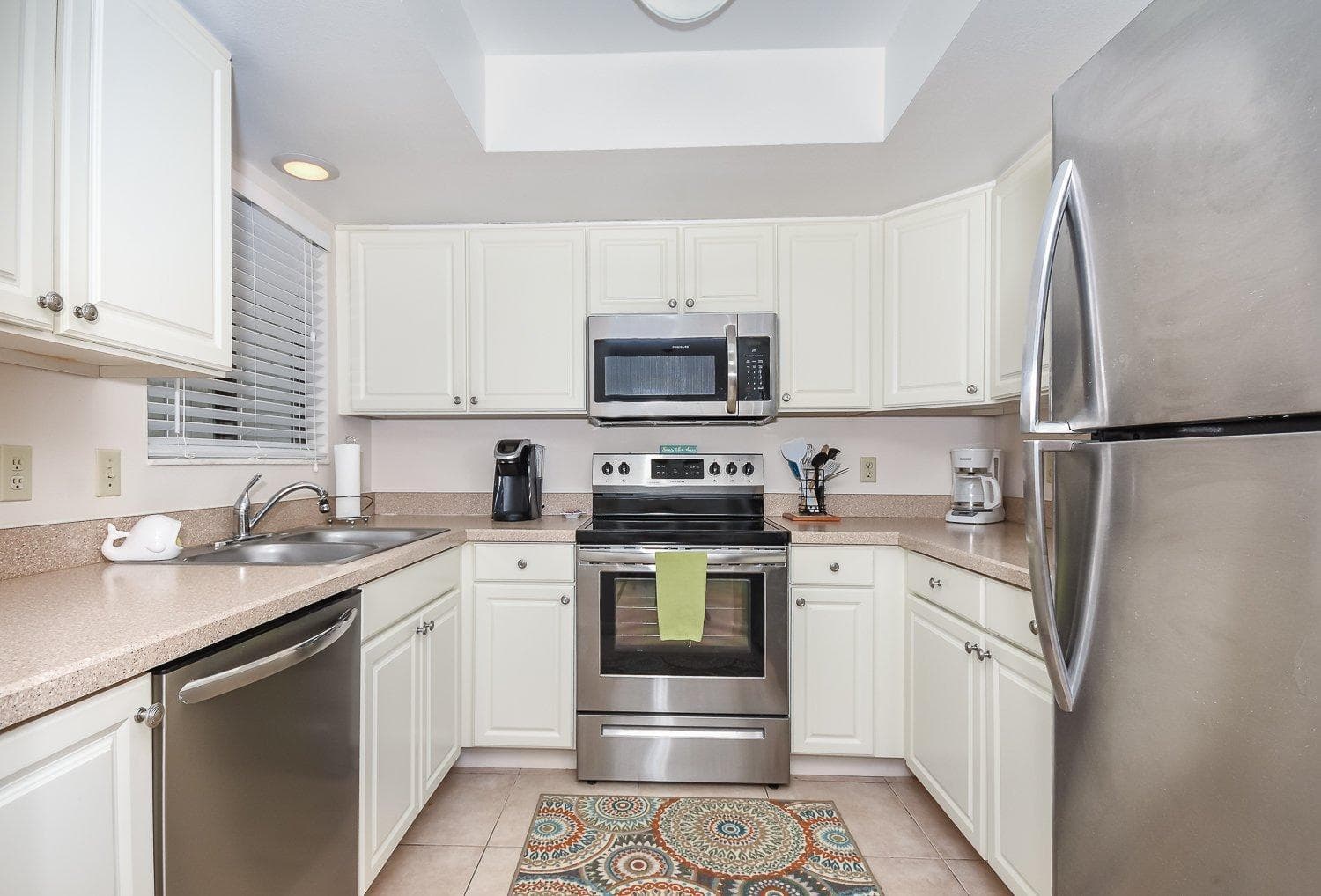Quaint 2 bedroom 2 bath villa Walking distance to the car free beach. S4358