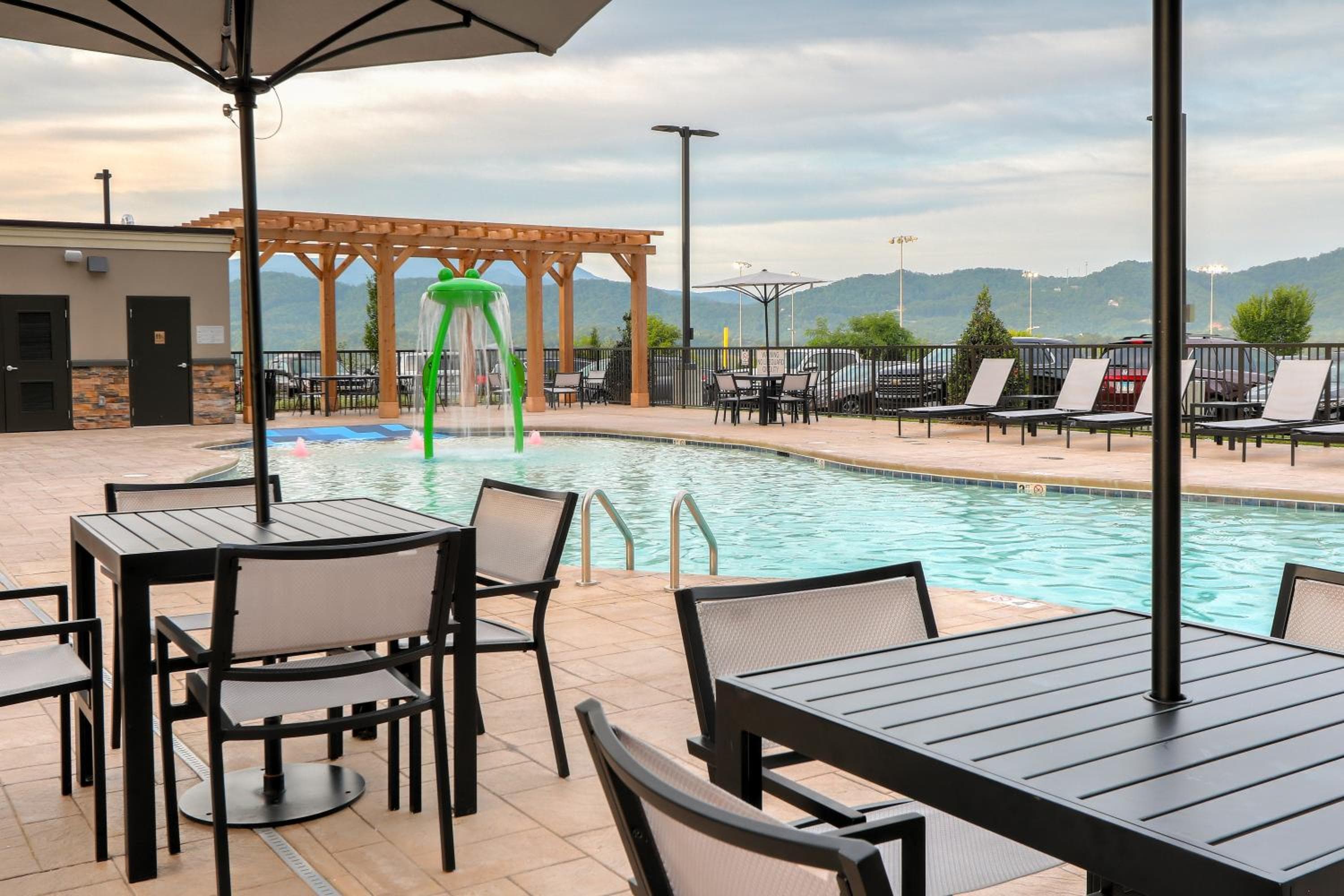 Staybridge Suites Pigeon Forge - Smoky Mtns by IHG